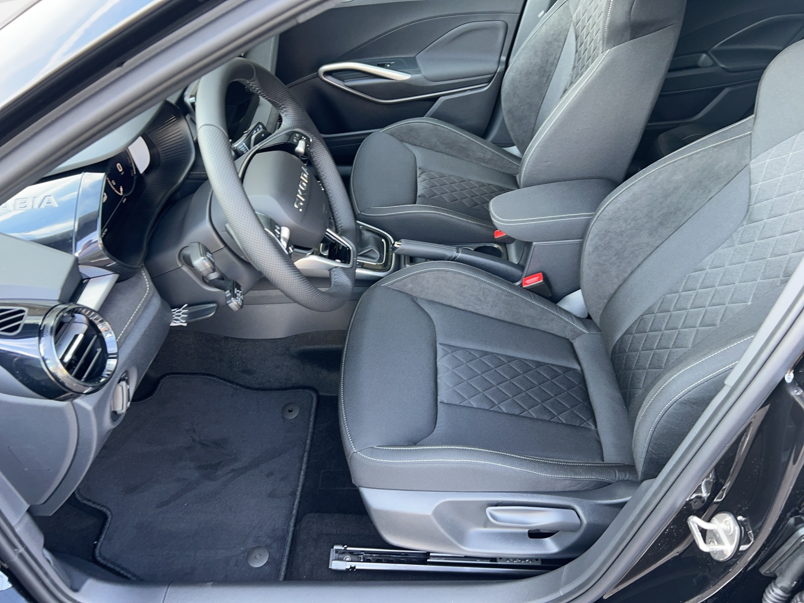SKODA Fabia 1.0 TSI Dynamic DSG-image-5