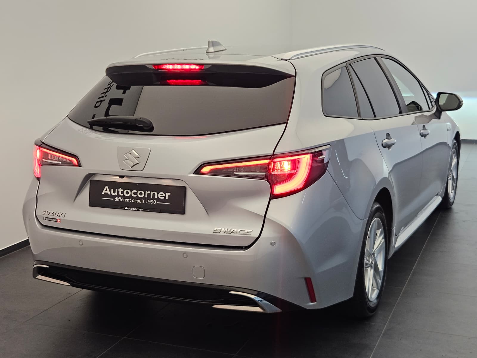 SUZUKI Swace 1.8 Hybrid Compact+ E-CVT-image-6