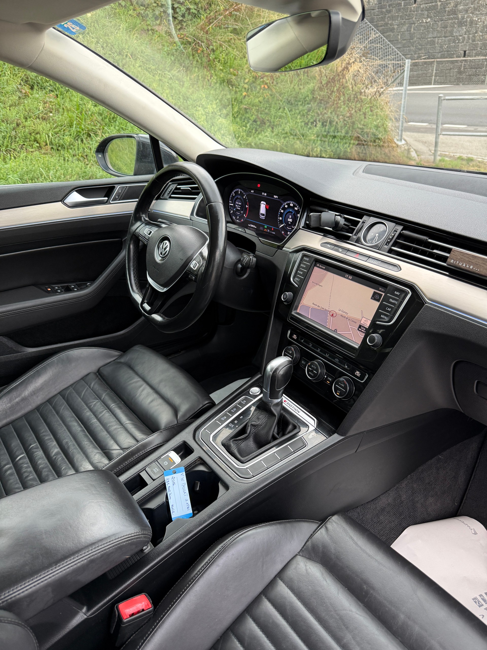 VW Passat Variant 2.0 TDI BMT Highline DSG 4Motion-image-7