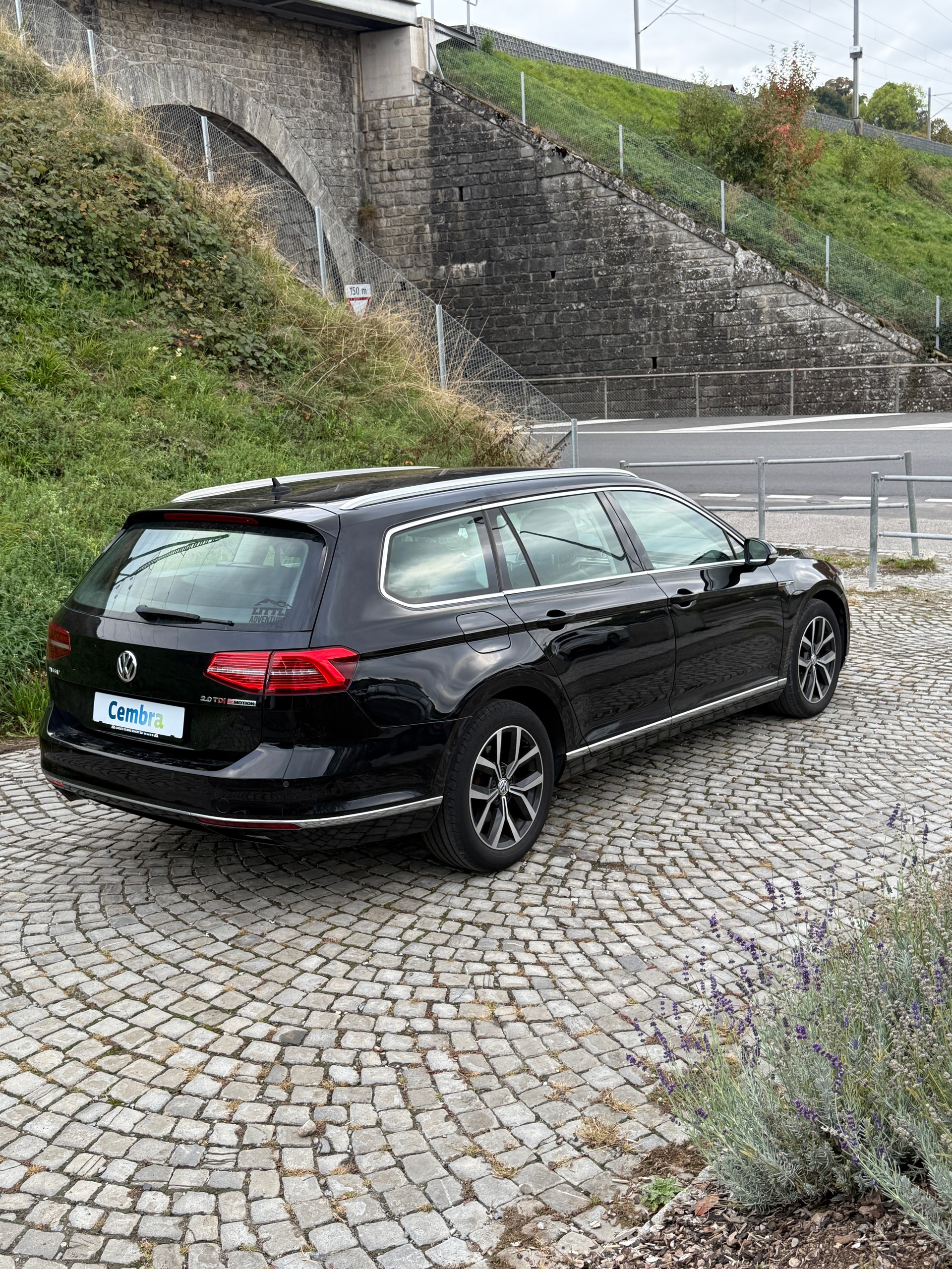 VW Passat Variant 2.0 TDI BMT Highline DSG 4Motion-image-2