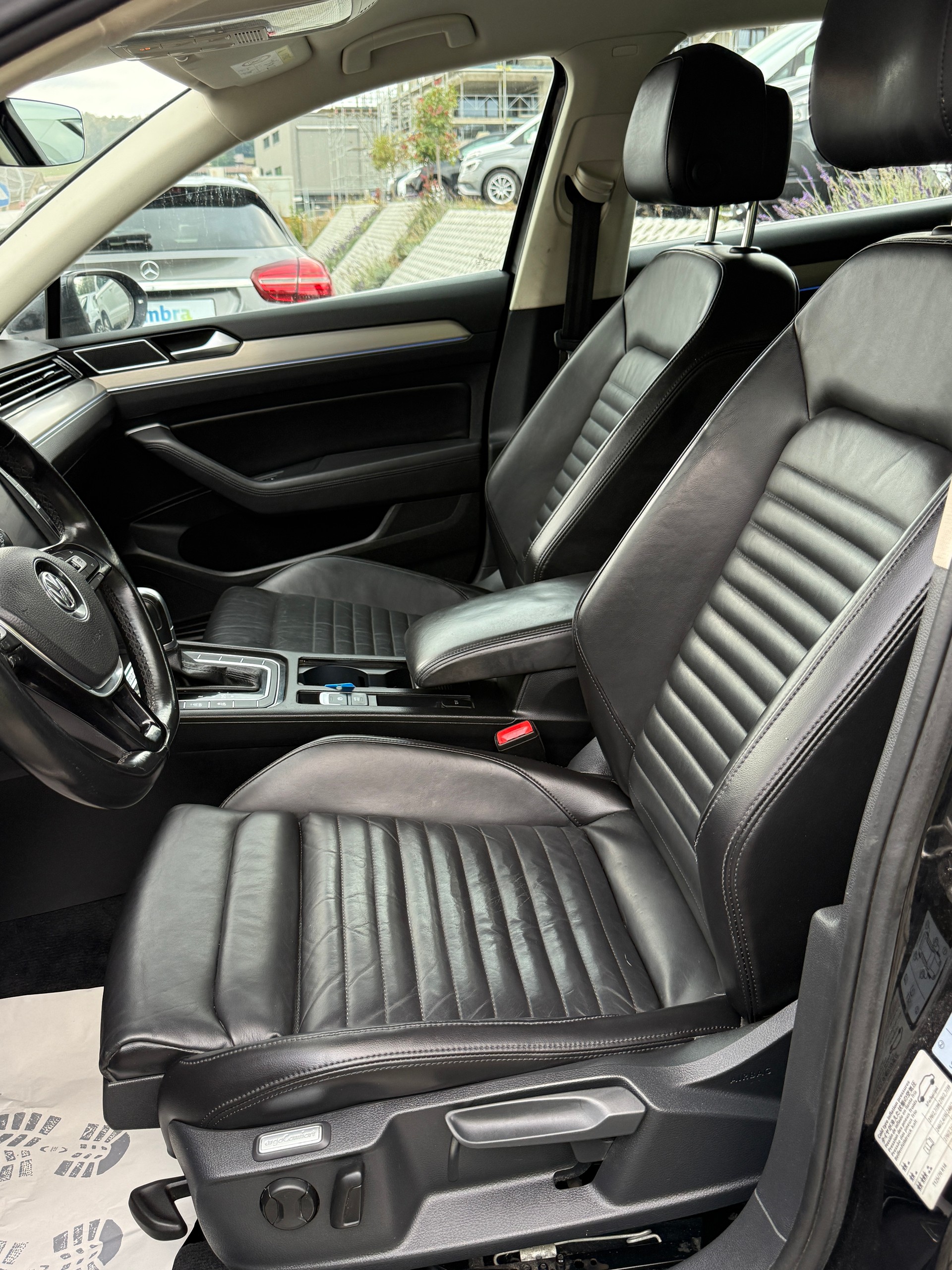 VW Passat Variant 2.0 TDI BMT Highline DSG 4Motion-image-5