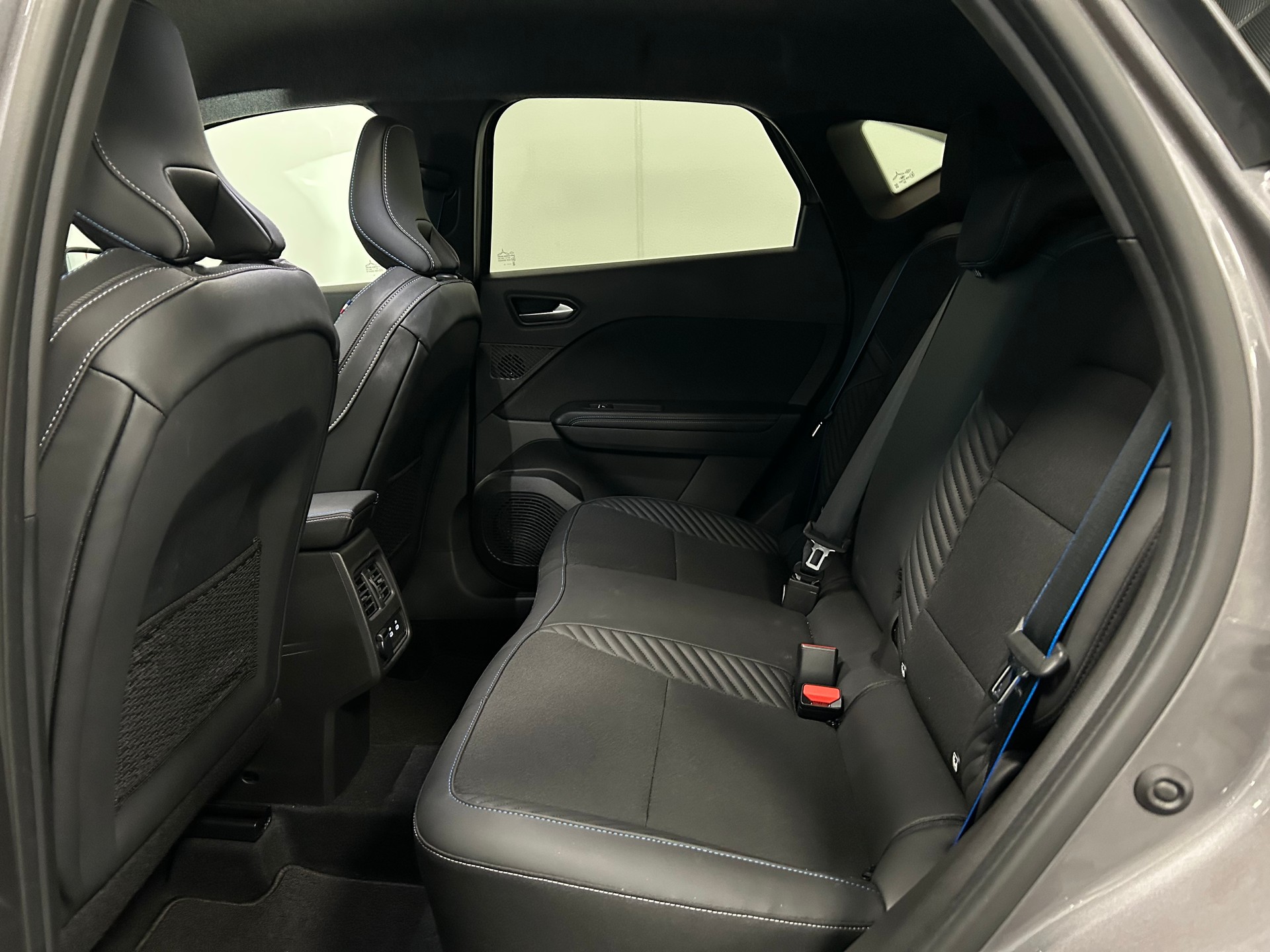 RENAULT Captur 1.6 E-Tech 145 Esprit Alpine DHT-image-10