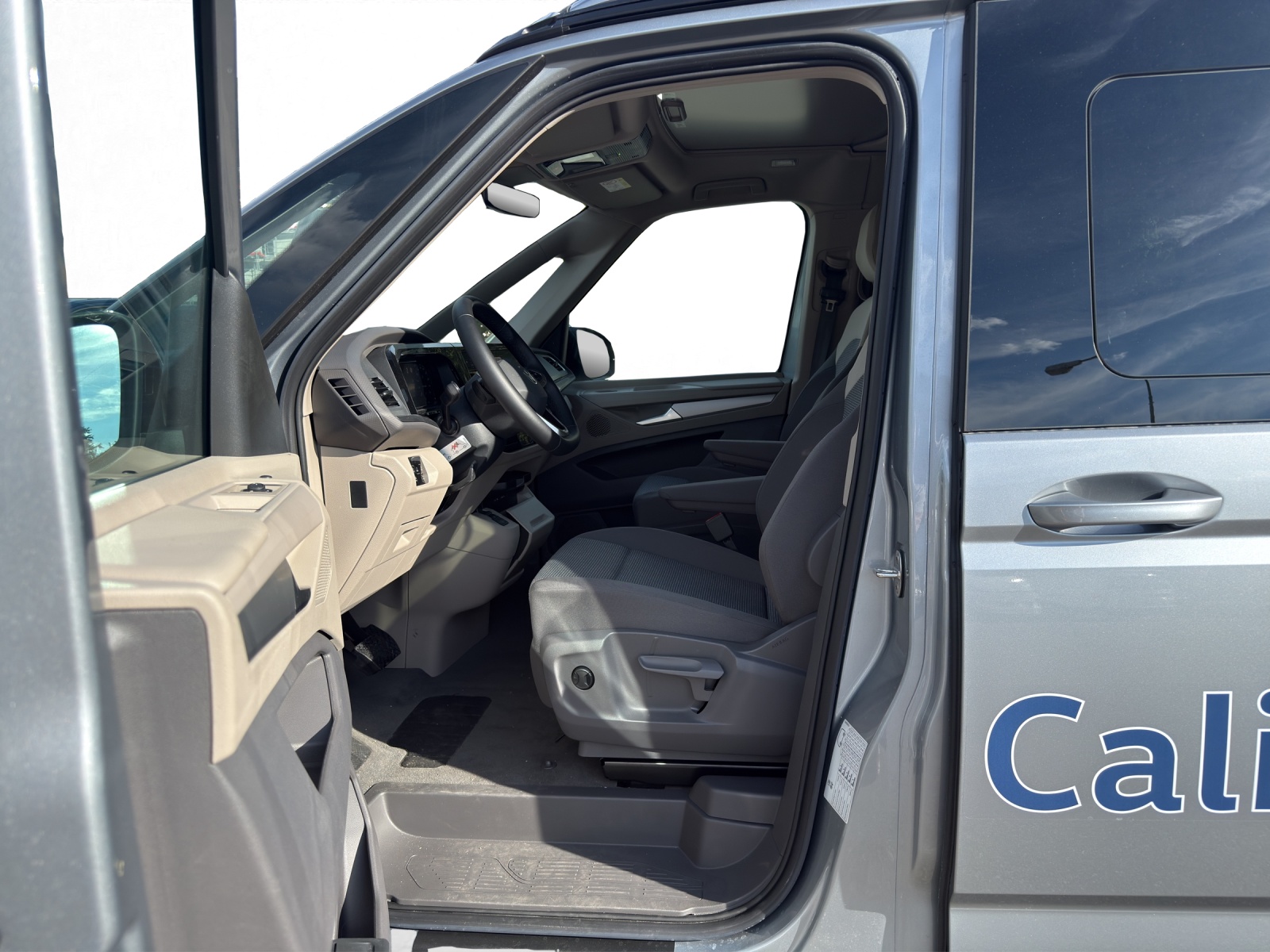 VW California 2.0 TDI Beach Camper Liberty-image-9