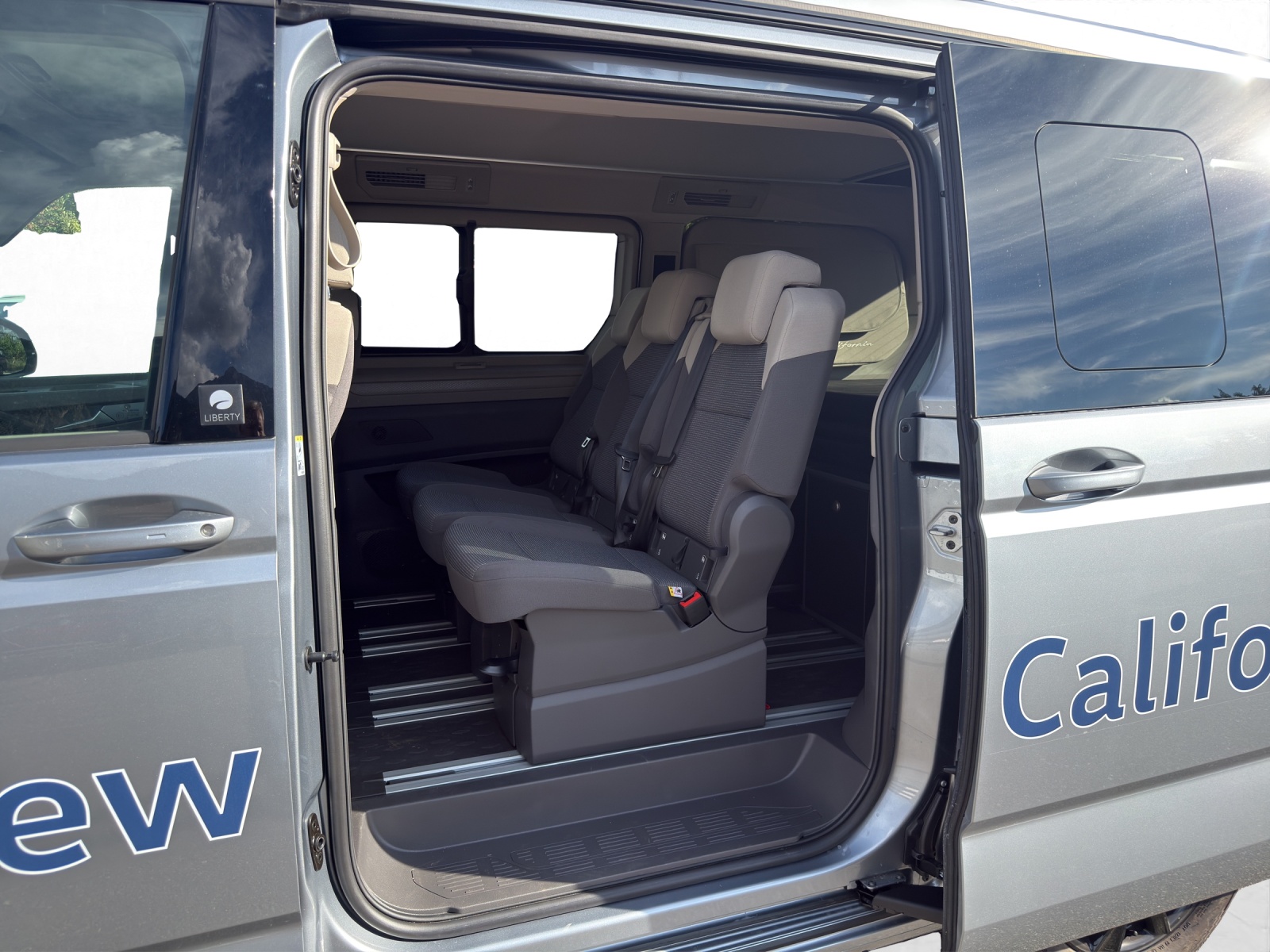 VW California 2.0 TDI Beach Camper Liberty-image-10