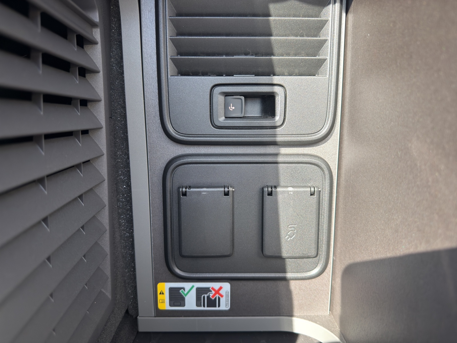 VW California 2.0 TDI Beach Camper Liberty-image-14