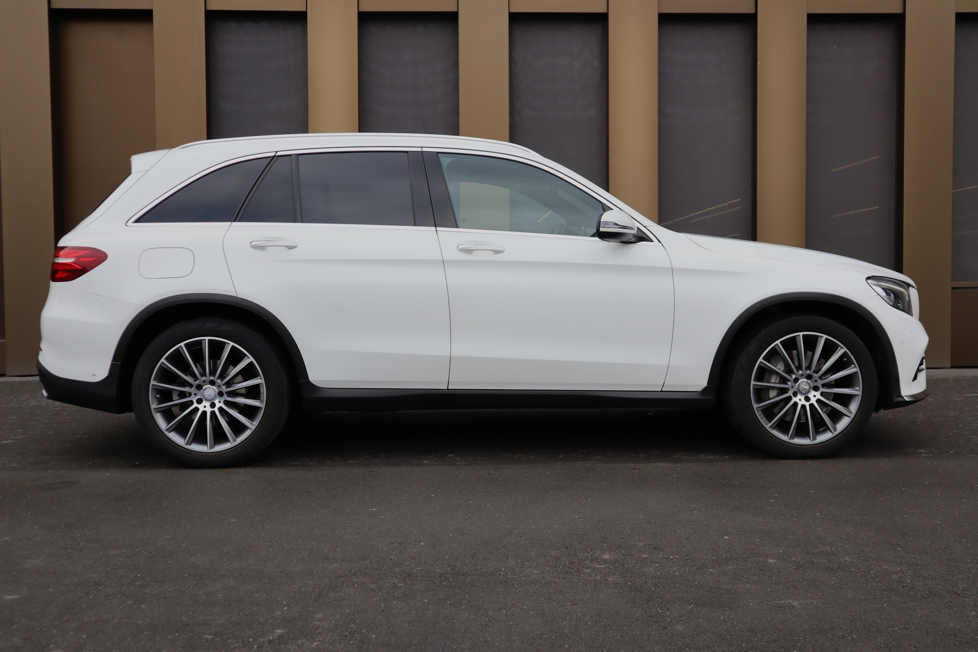 MERCEDES-BENZ GLC 250 d AMG Line 4Matic 9G-Tronic-image-4