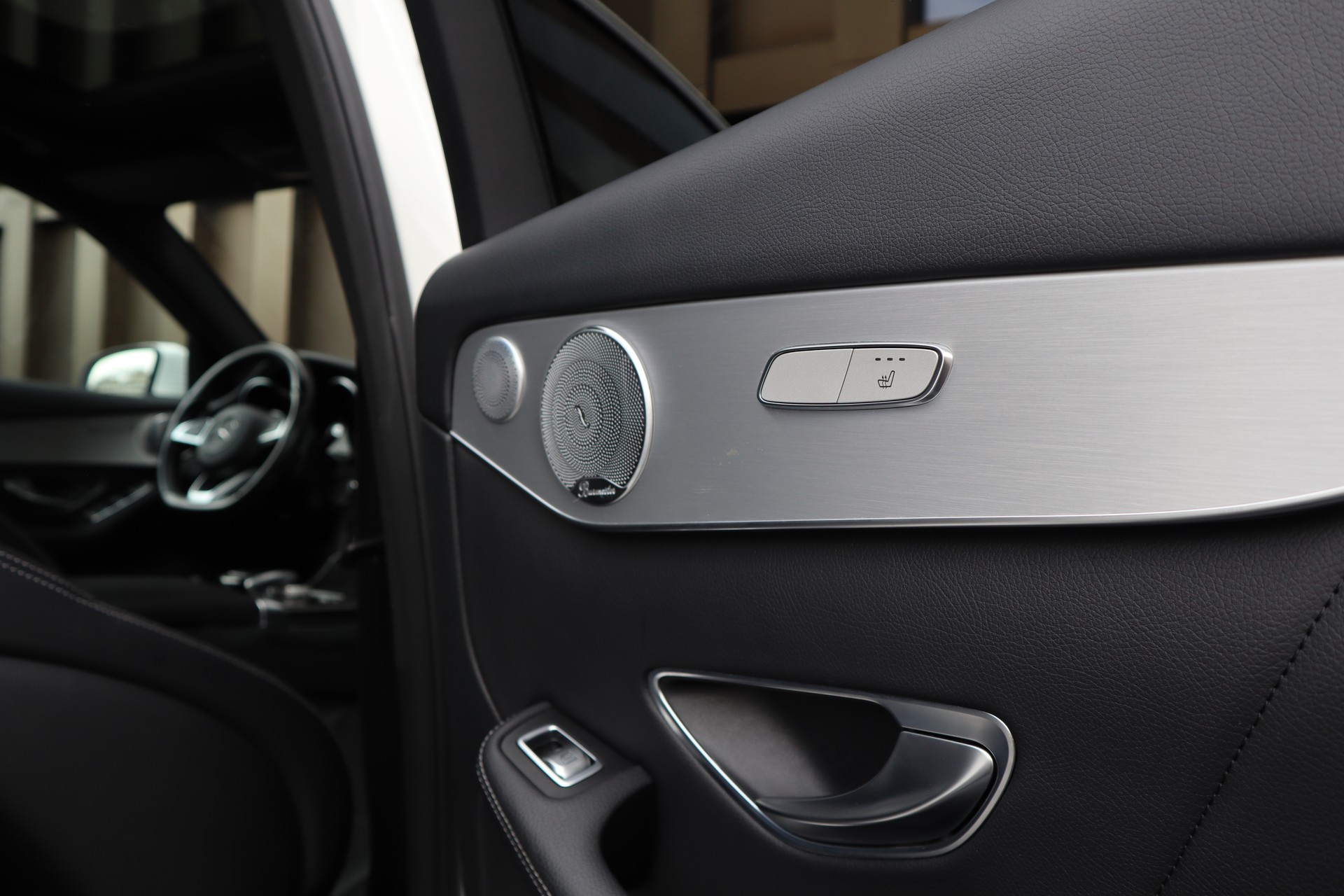 MERCEDES-BENZ GLC 250 d AMG Line 4Matic 9G-Tronic-image-15