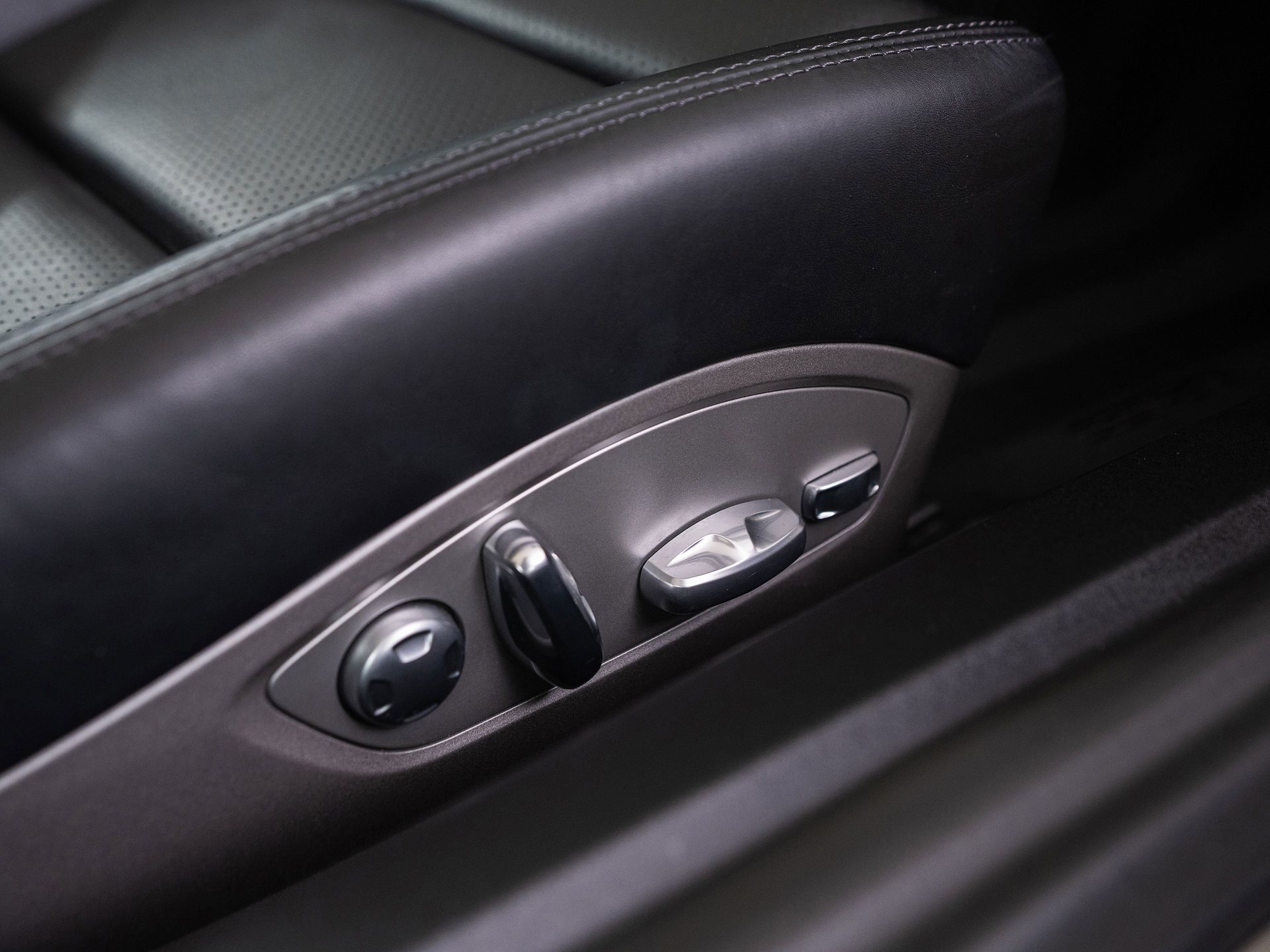 PORSCHE 718 Boxster S-image-18