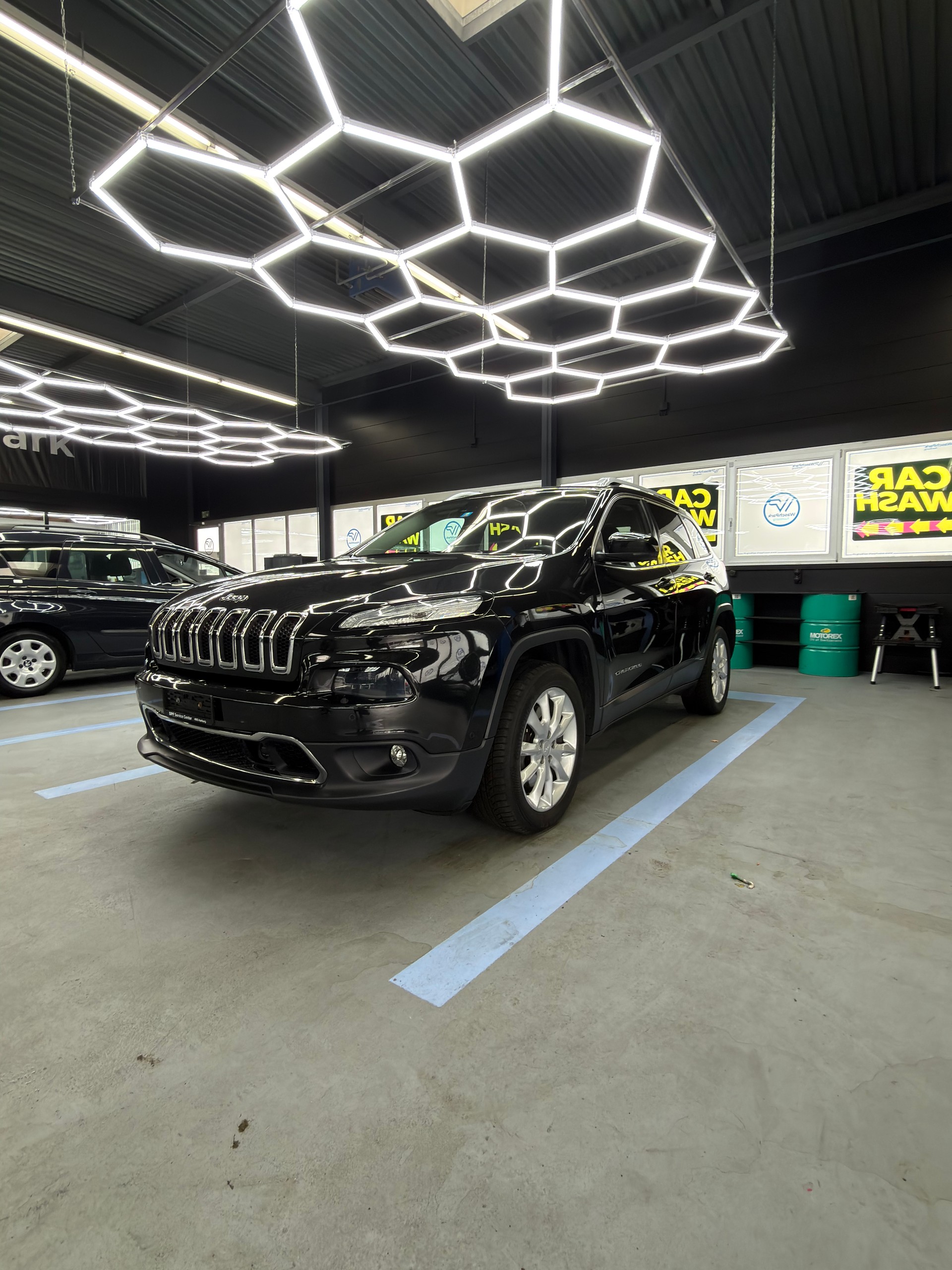 JEEP Cherokee 2.2TD Limited AWD 9ATX-showroom-element-1