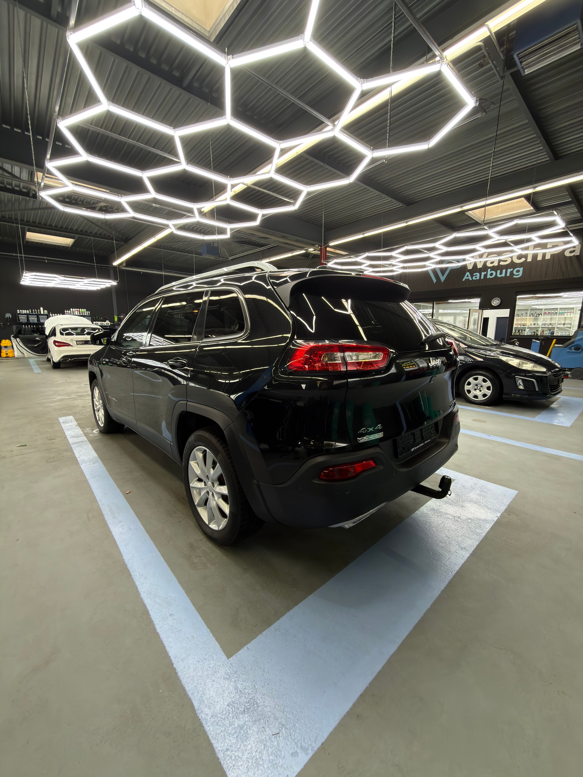 JEEP Cherokee 2.2TD Limited AWD 9ATX-showroom-element-3