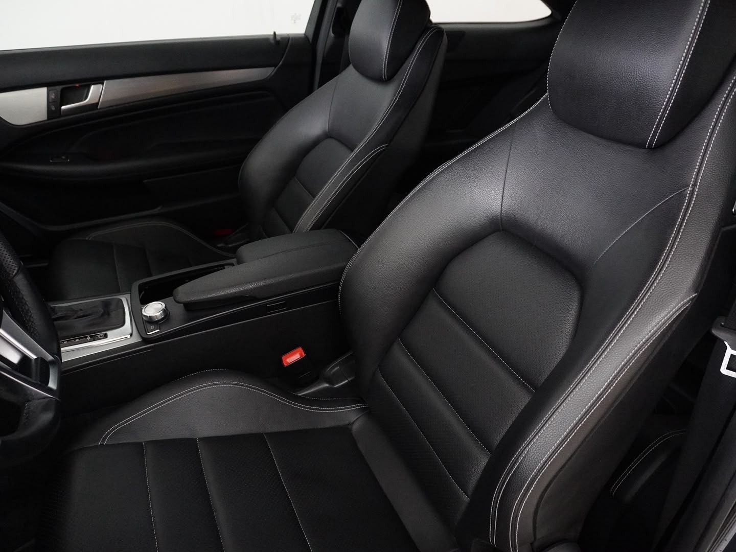 MERCEDES-BENZ C 180 Coupé AMG Sport 7G-Tronic-image-5