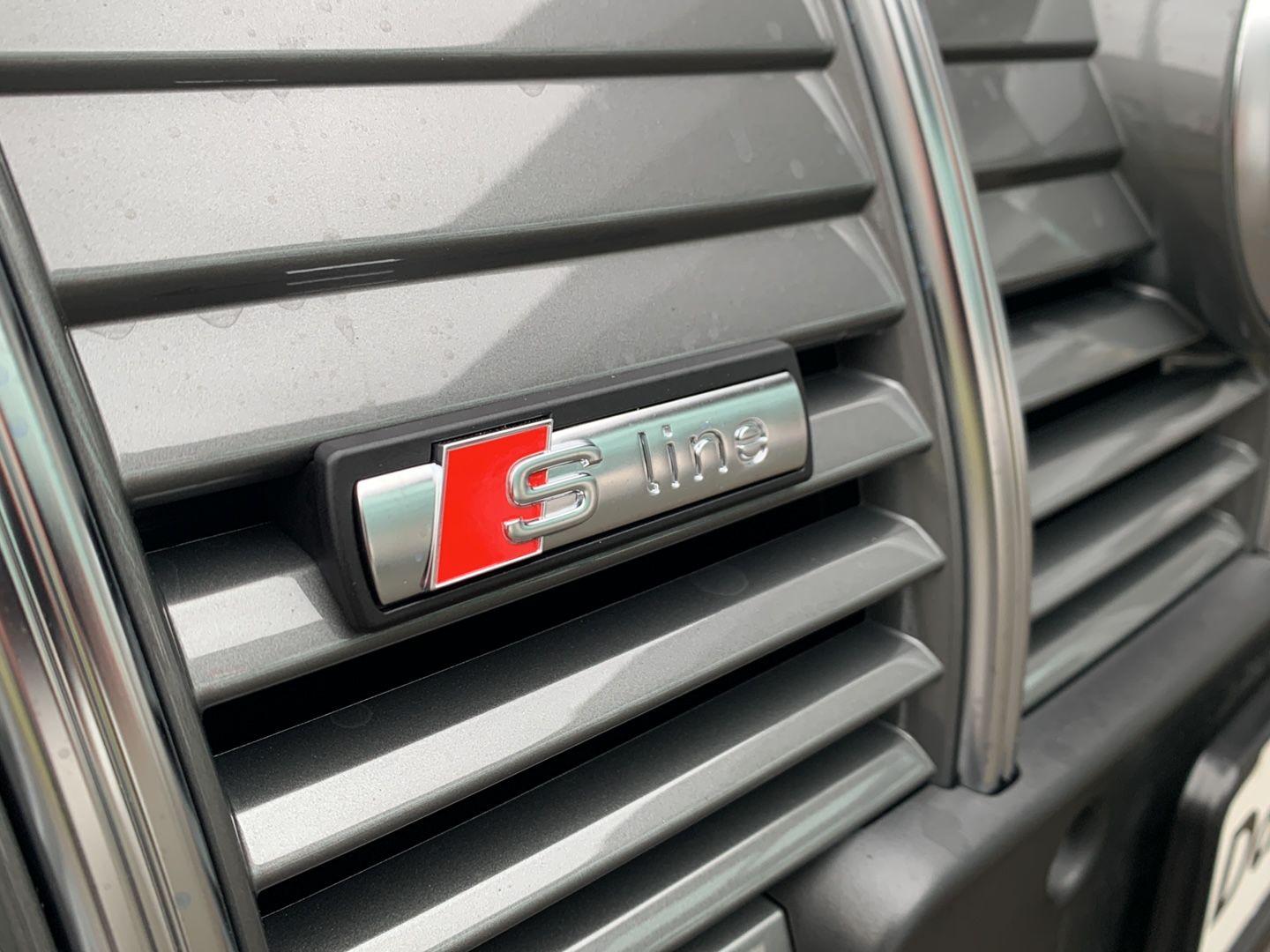 AUDI e-tron 50 S Line quattro-image-12