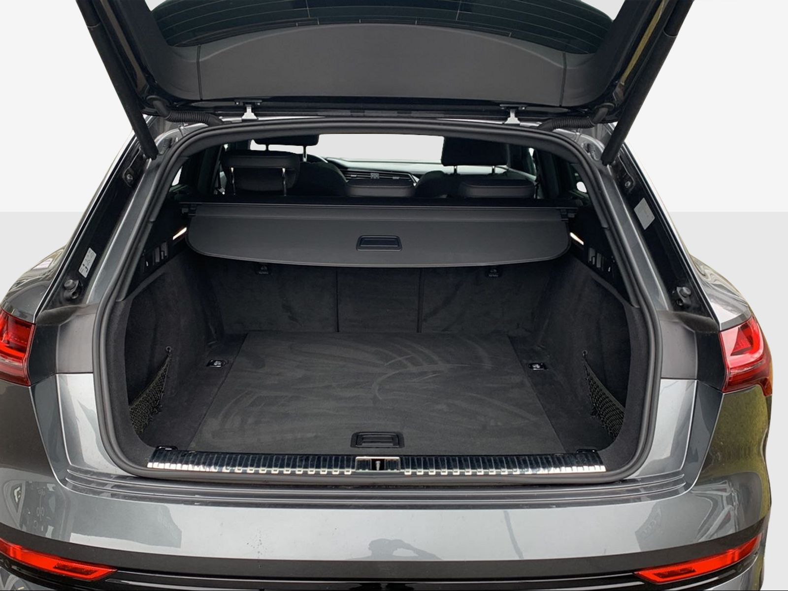 AUDI e-tron 50 S Line quattro-image-10