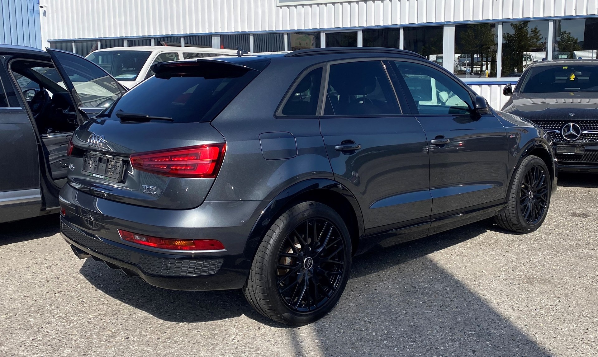 AUDI Q3 2.0 TFSI sport quattro S-tronic-image-1