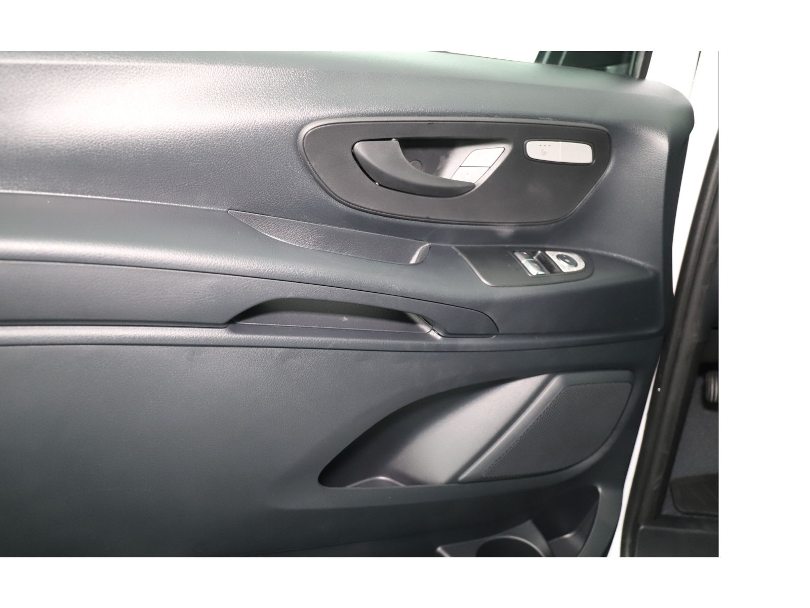 MERCEDES-BENZ eVito 112 L-image-9