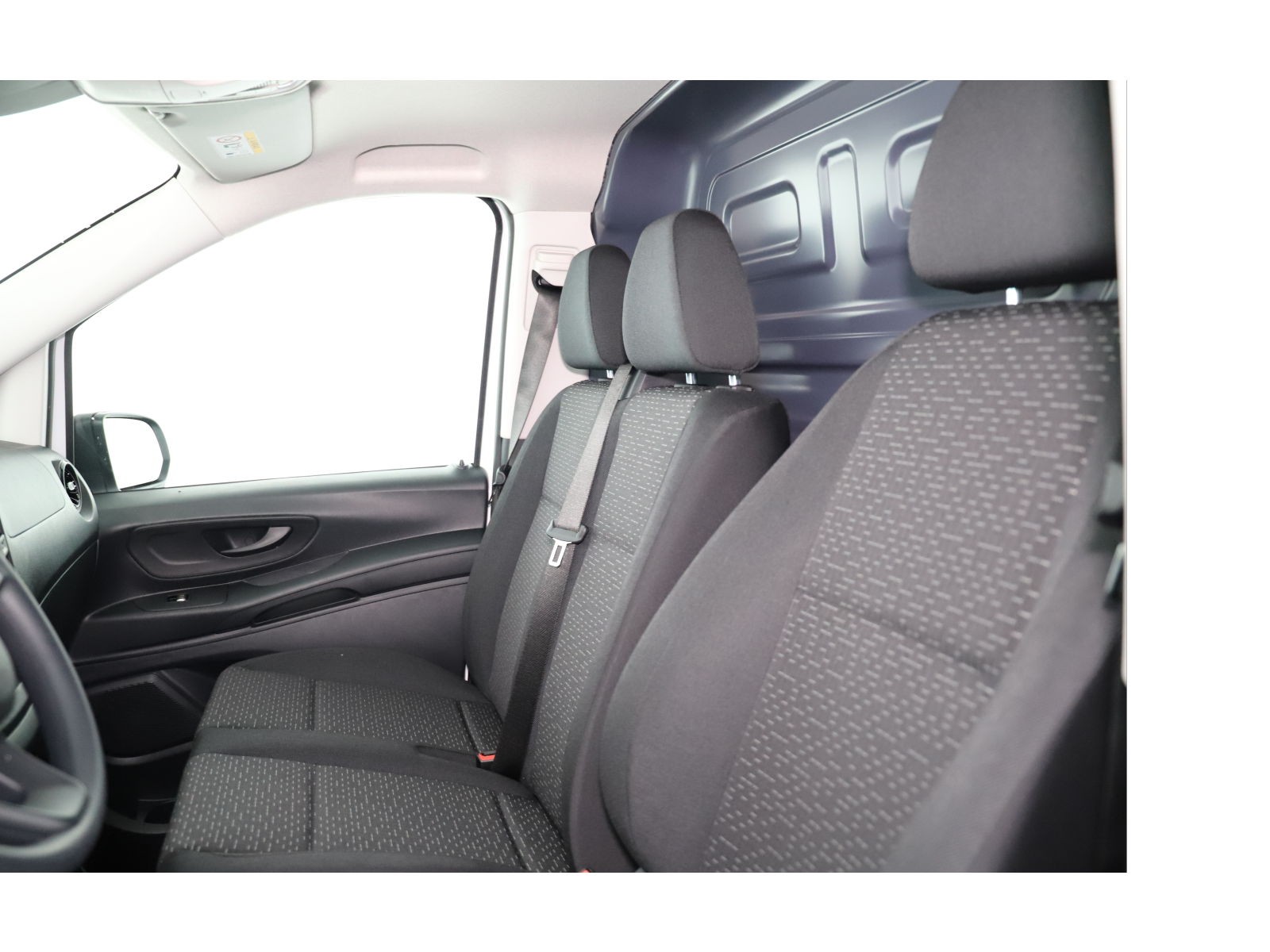MERCEDES-BENZ eVito 112 L-image-11