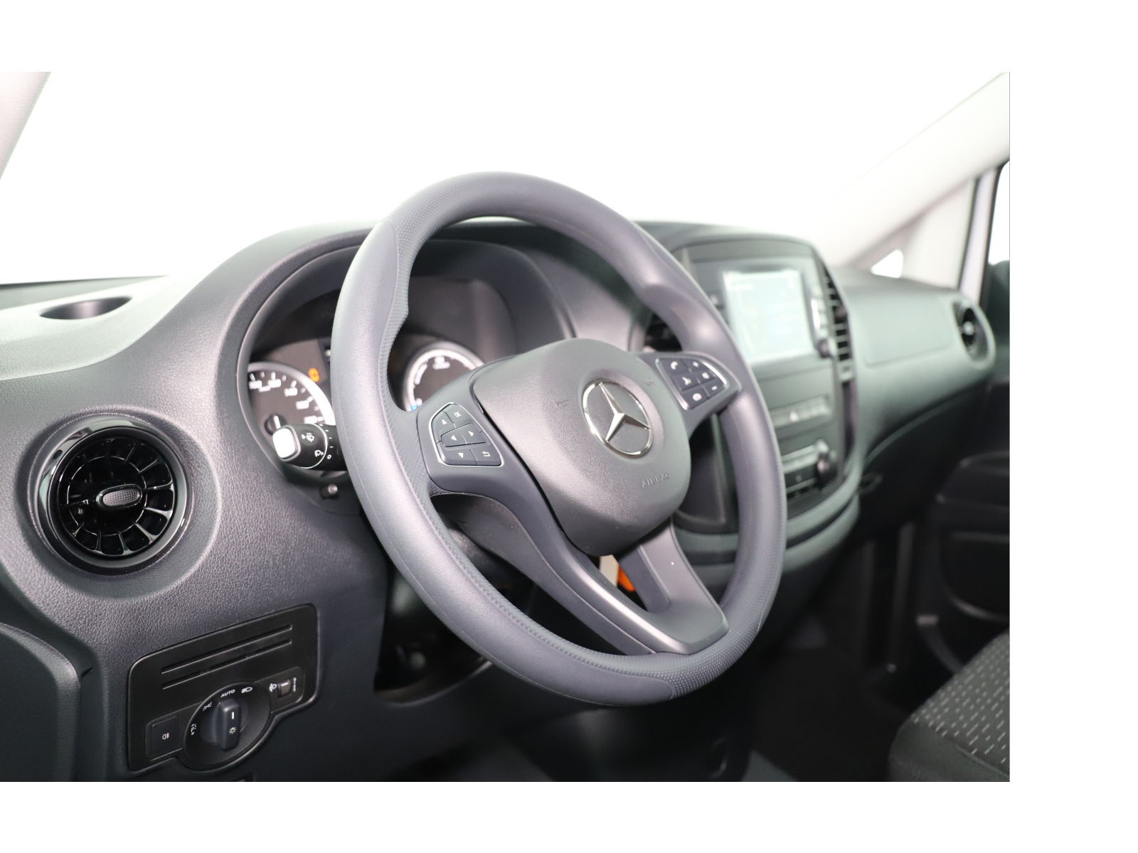 MERCEDES-BENZ eVito 112 L-image-10