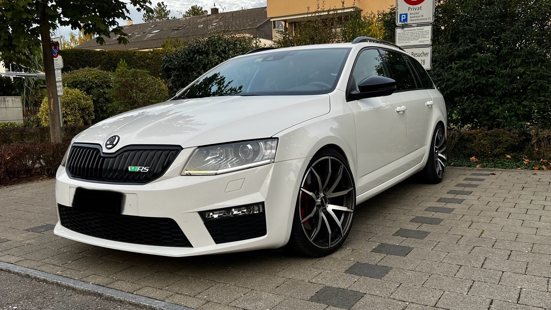 SKODA Octavia Combi 2.0 TSI RS-image-0