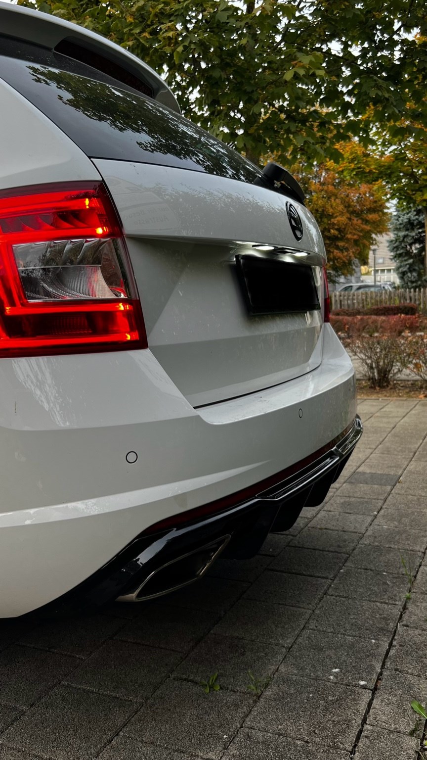 SKODA Octavia Combi 2.0 TSI RS-image-3