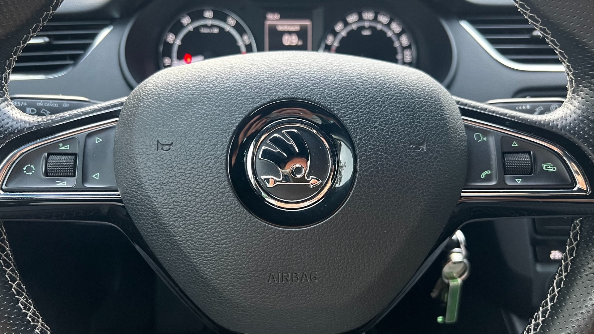 SKODA Octavia Combi 2.0 TSI RS-image-5