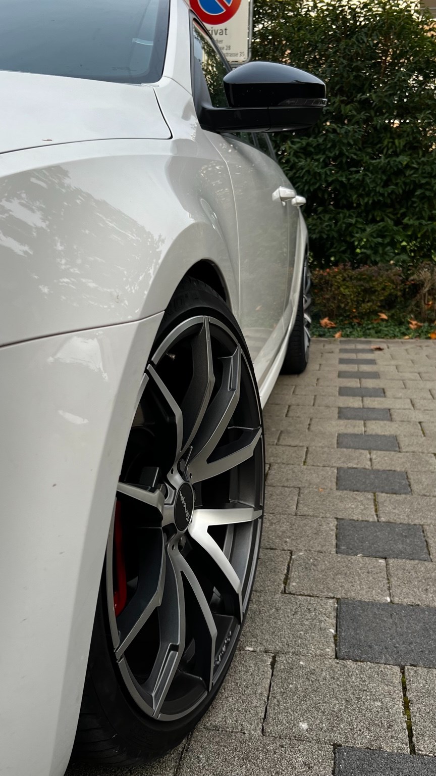 SKODA Octavia Combi 2.0 TSI RS-image-4