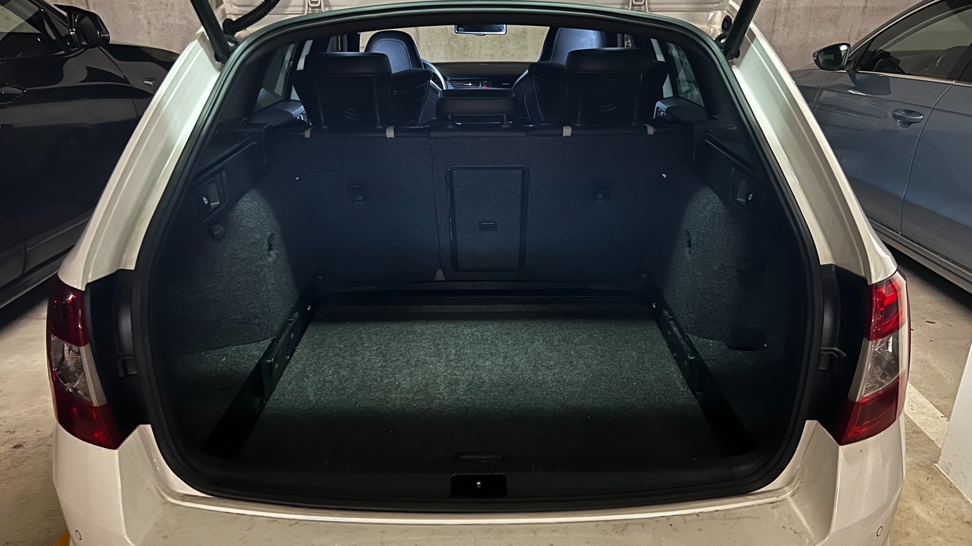 SKODA Octavia Combi 2.0 TSI RS-image-10