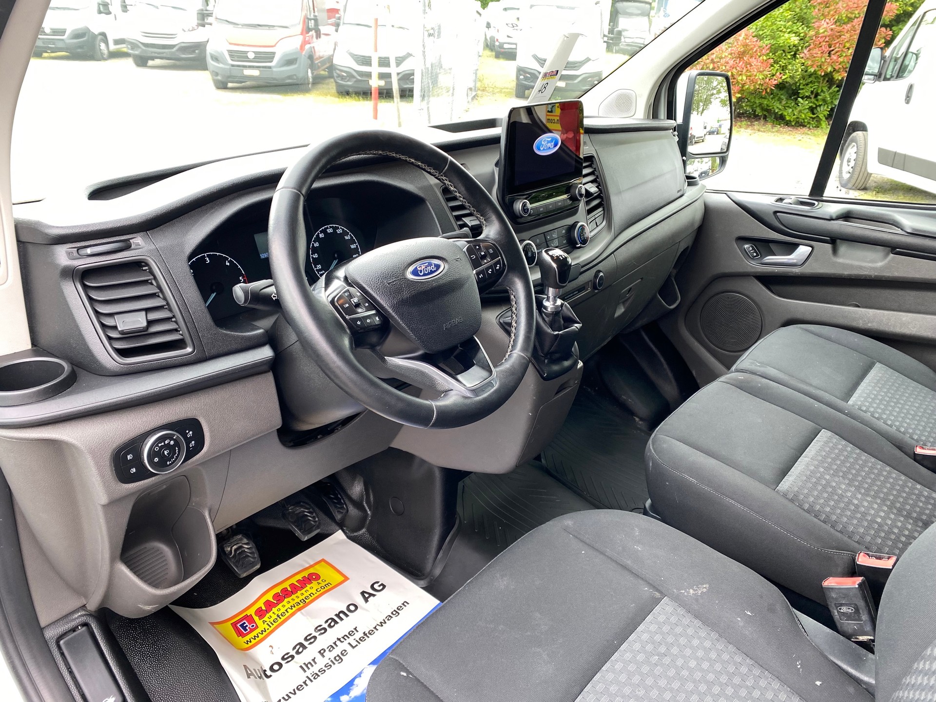 FORD Transit Custom 300 2.0 TDCi L2H1 6 Plätze-image-11