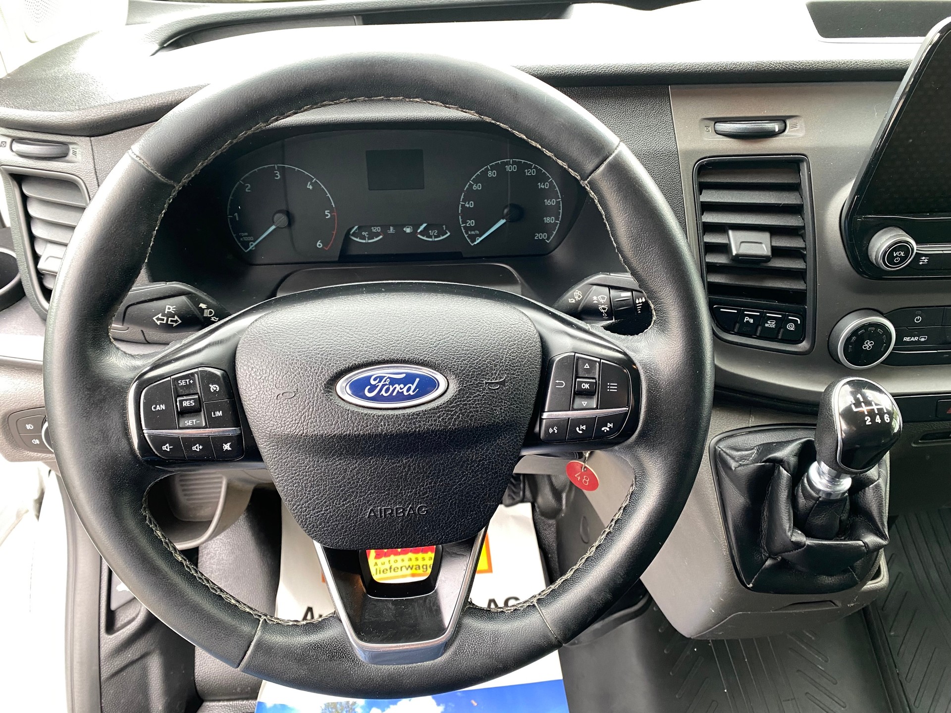 FORD Transit Custom 300 2.0 TDCi L2H1 6 Plätze-image-13