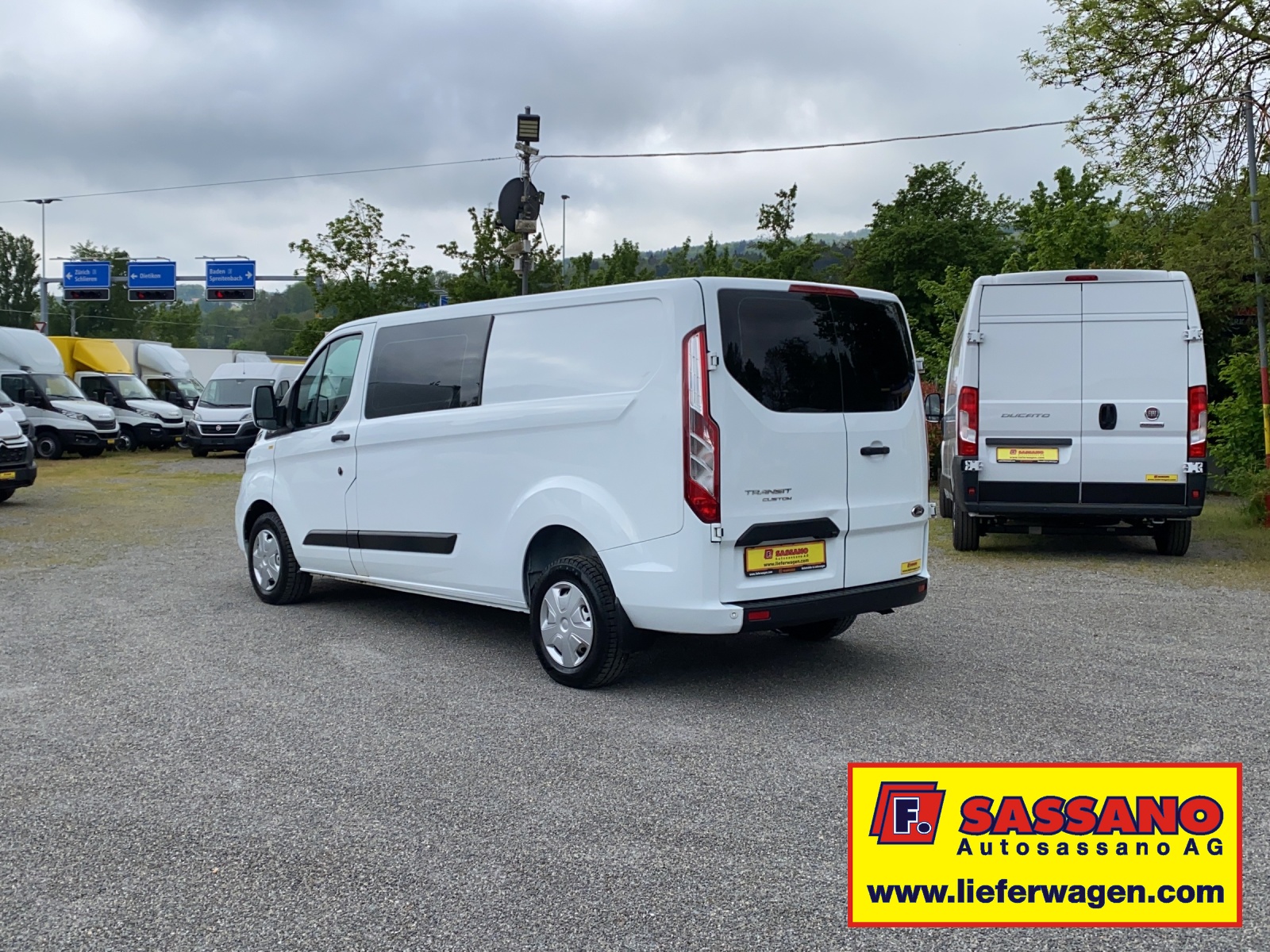 FORD Transit Custom 300 2.0 TDCi L2H1 6 Plätze-image-4