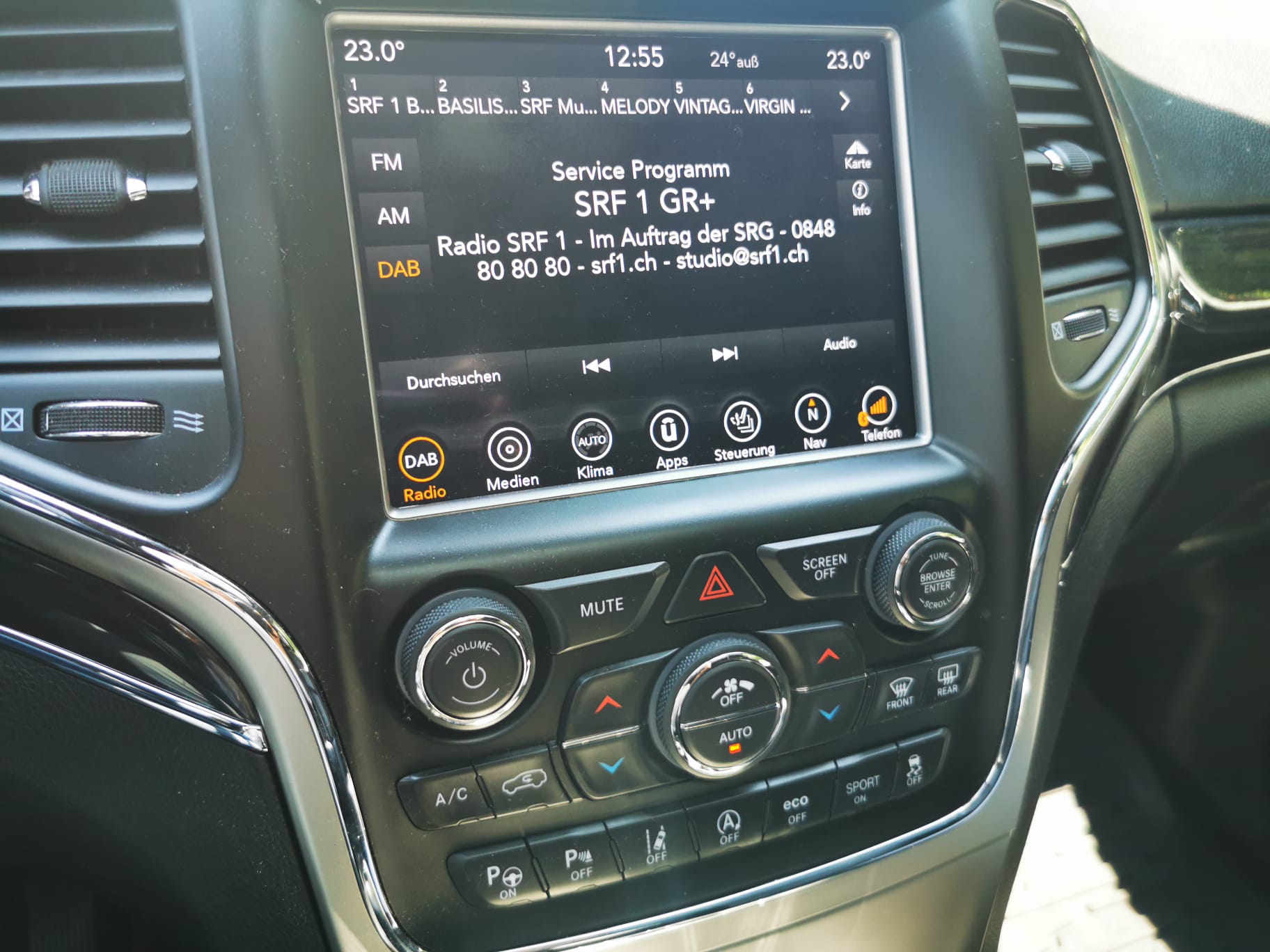 JEEP Grand Cherokee 3.0 CRD Overland Automatic-image-8