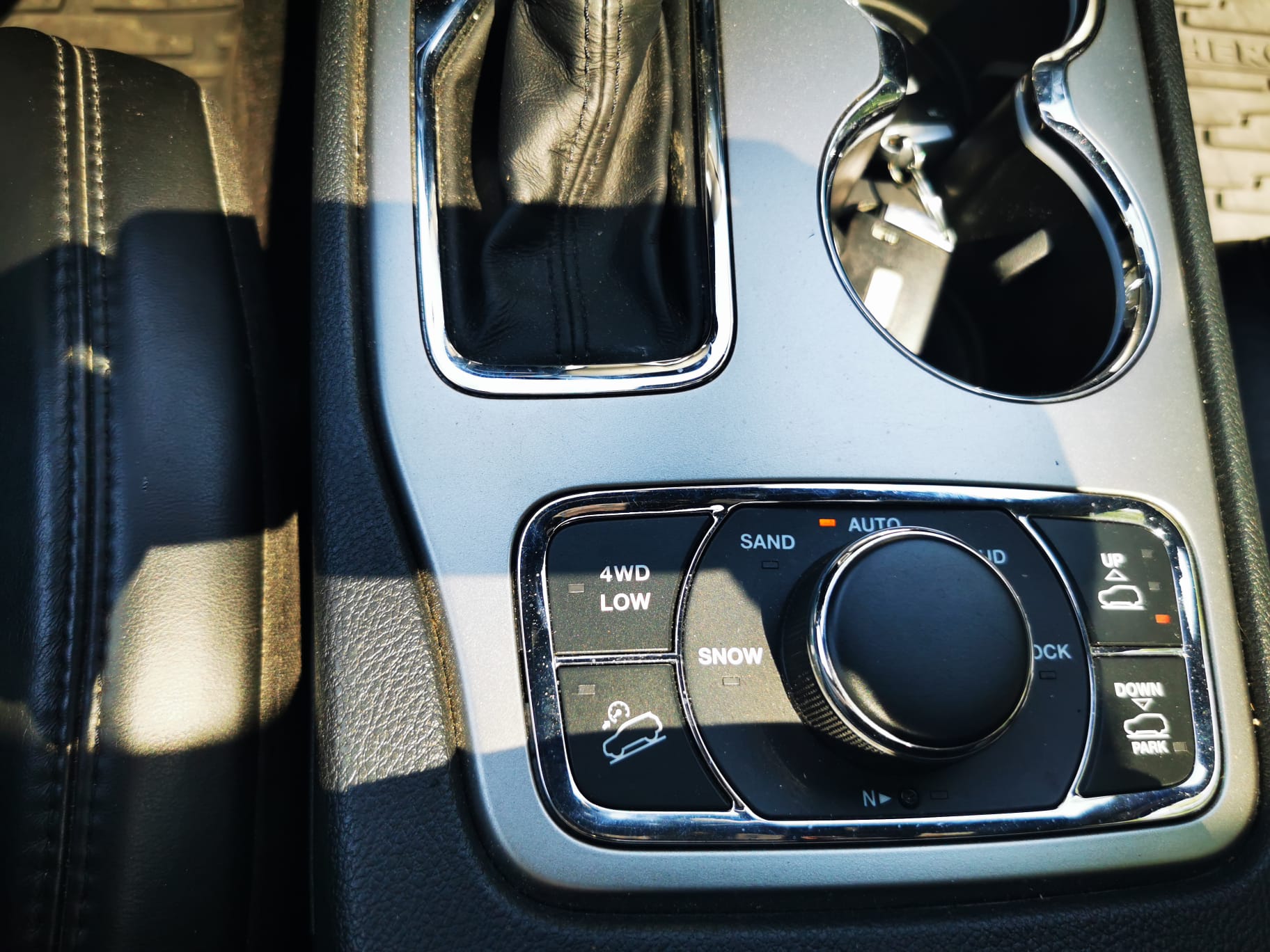 JEEP Grand Cherokee 3.0 CRD Overland Automatic-image-9