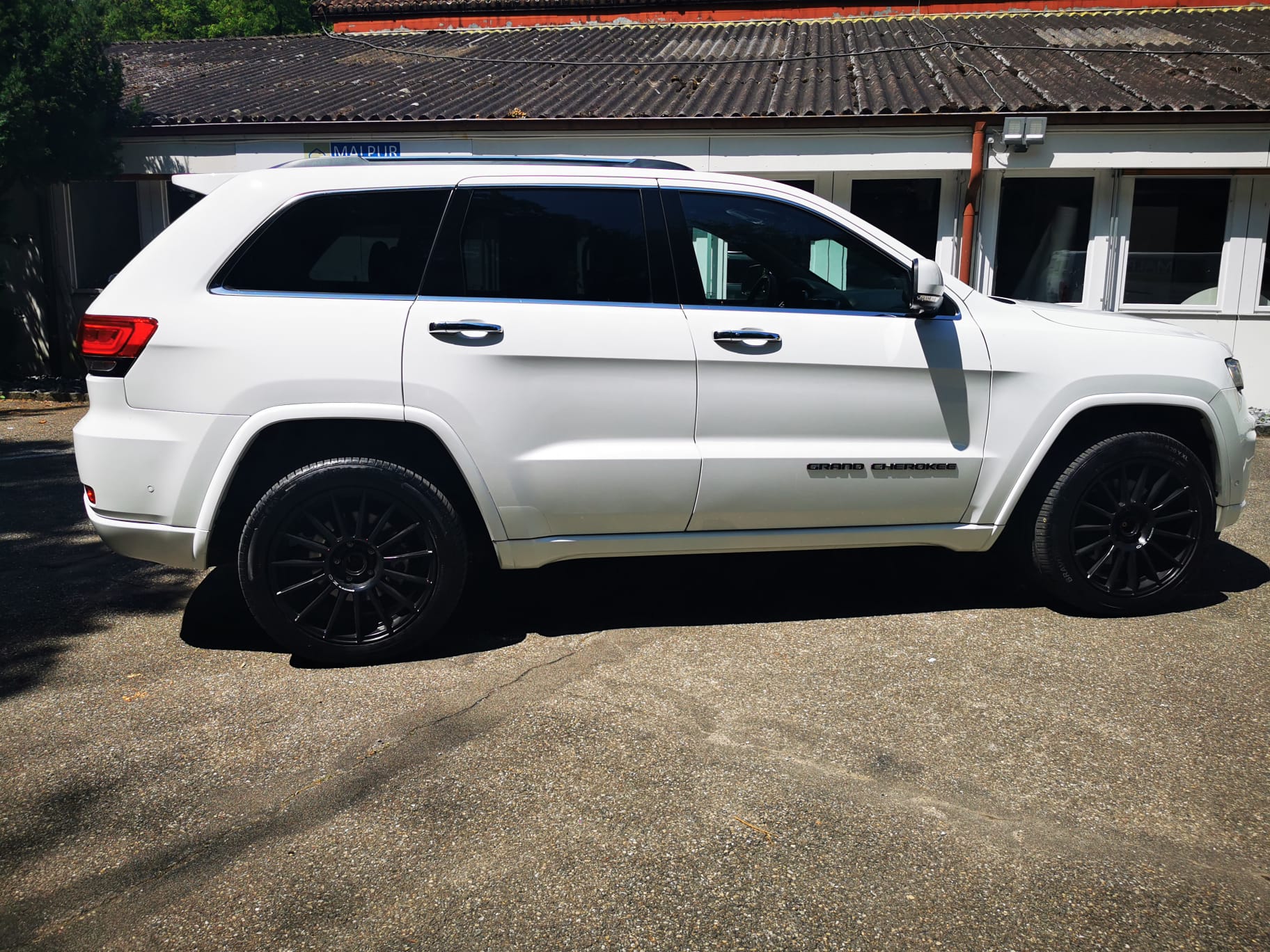JEEP Grand Cherokee 3.0 CRD Overland Automatic-image-5