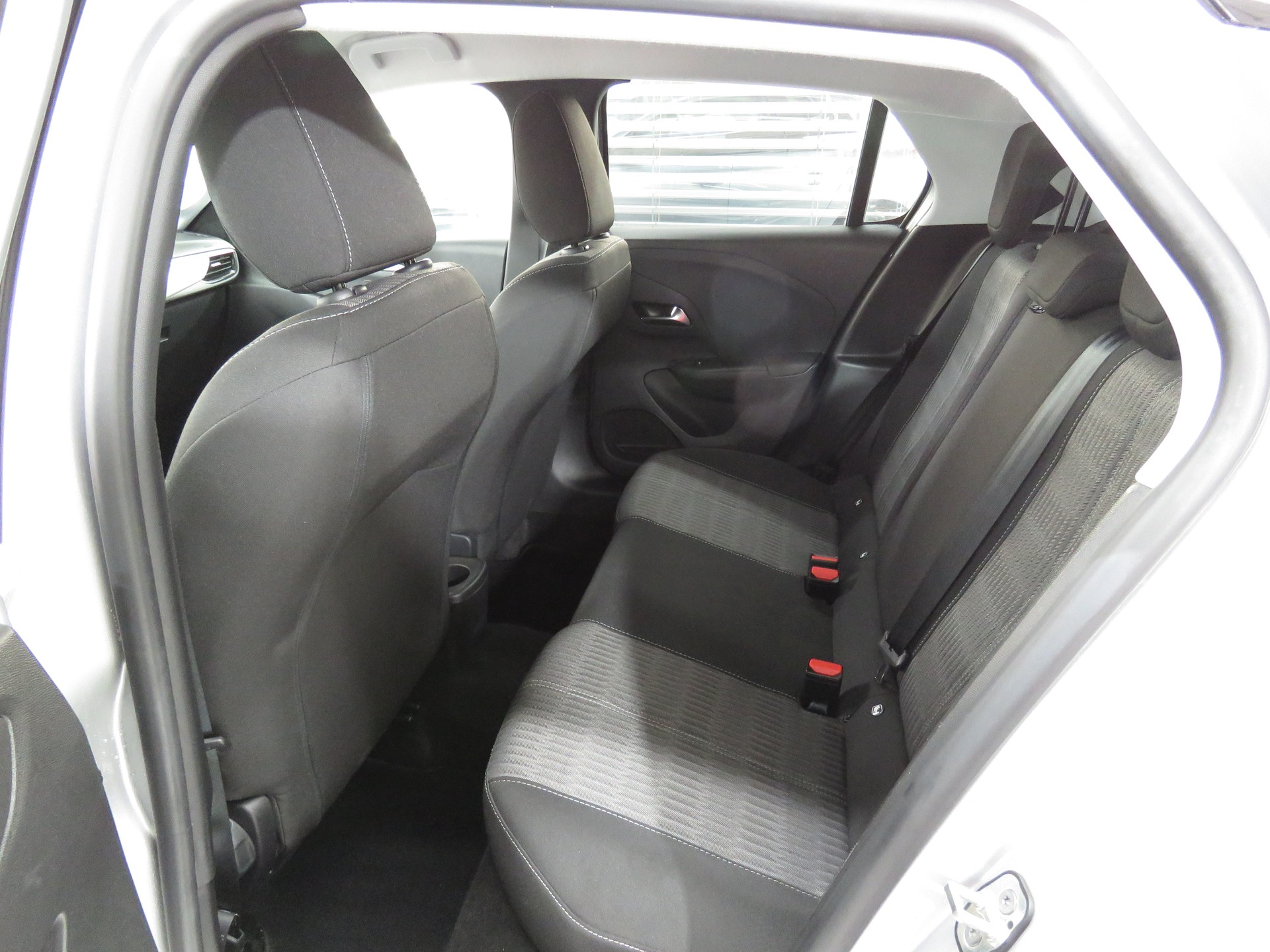 OPEL Corsa 1.2 TP Edition Automat-image-8