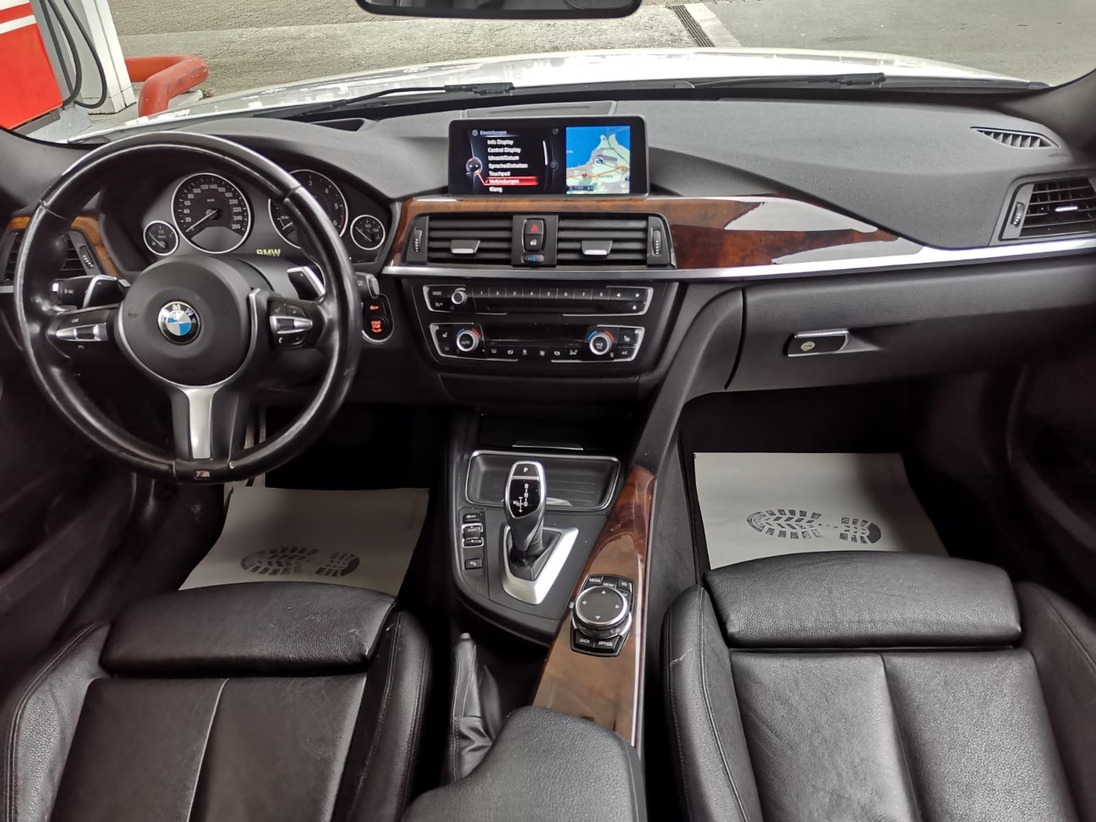 BMW 335i xDrive Touring Modern Line Steptronic-image-9