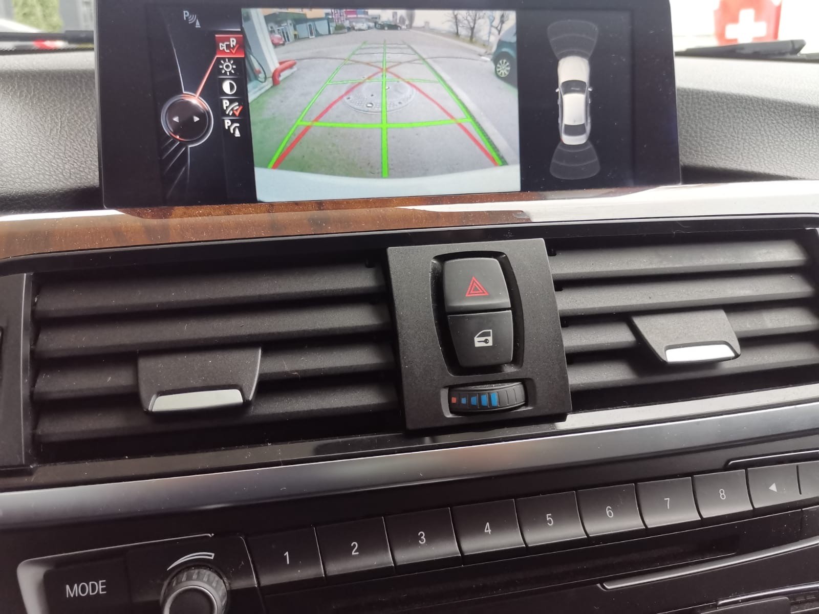 BMW 335i xDrive Touring Modern Line Steptronic-image-14