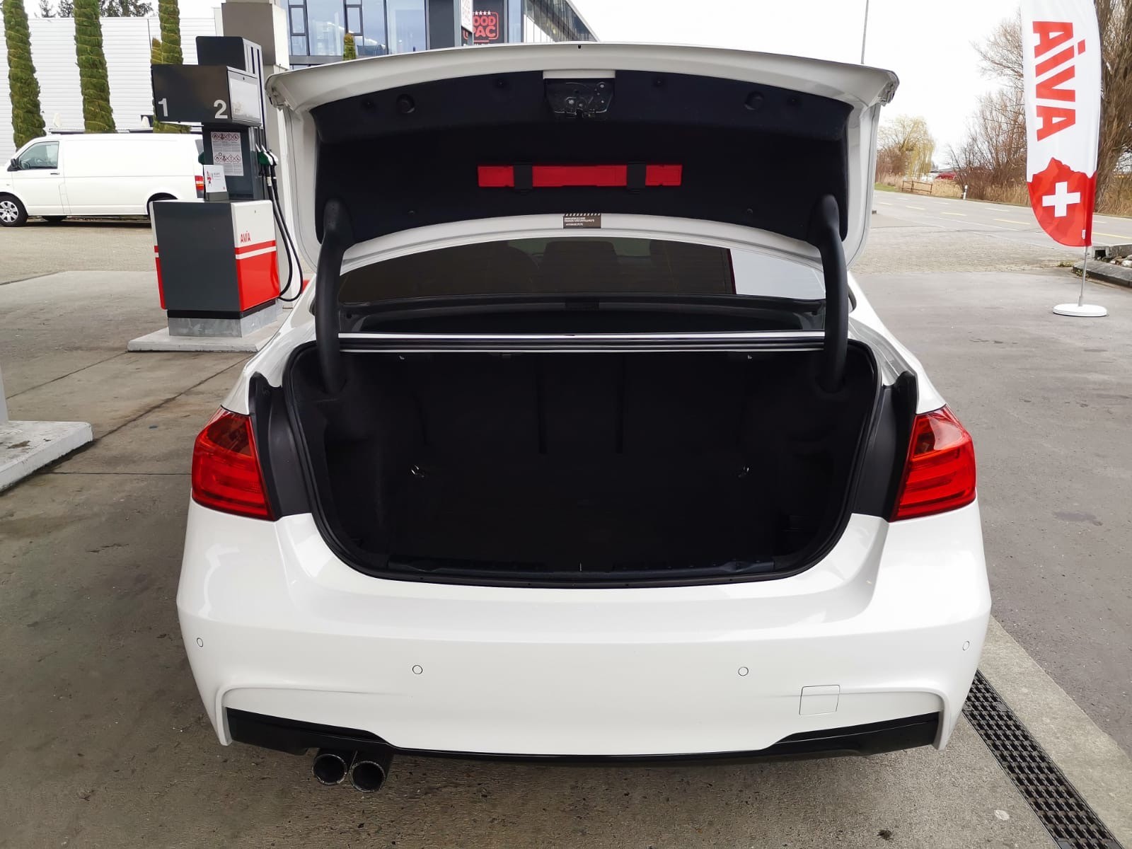 BMW 335i xDrive Touring Modern Line Steptronic-image-6