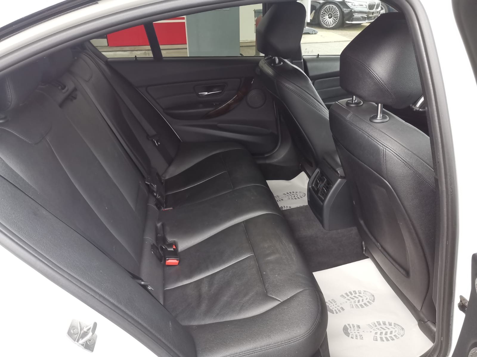 BMW 335i xDrive Touring Modern Line Steptronic-image-12
