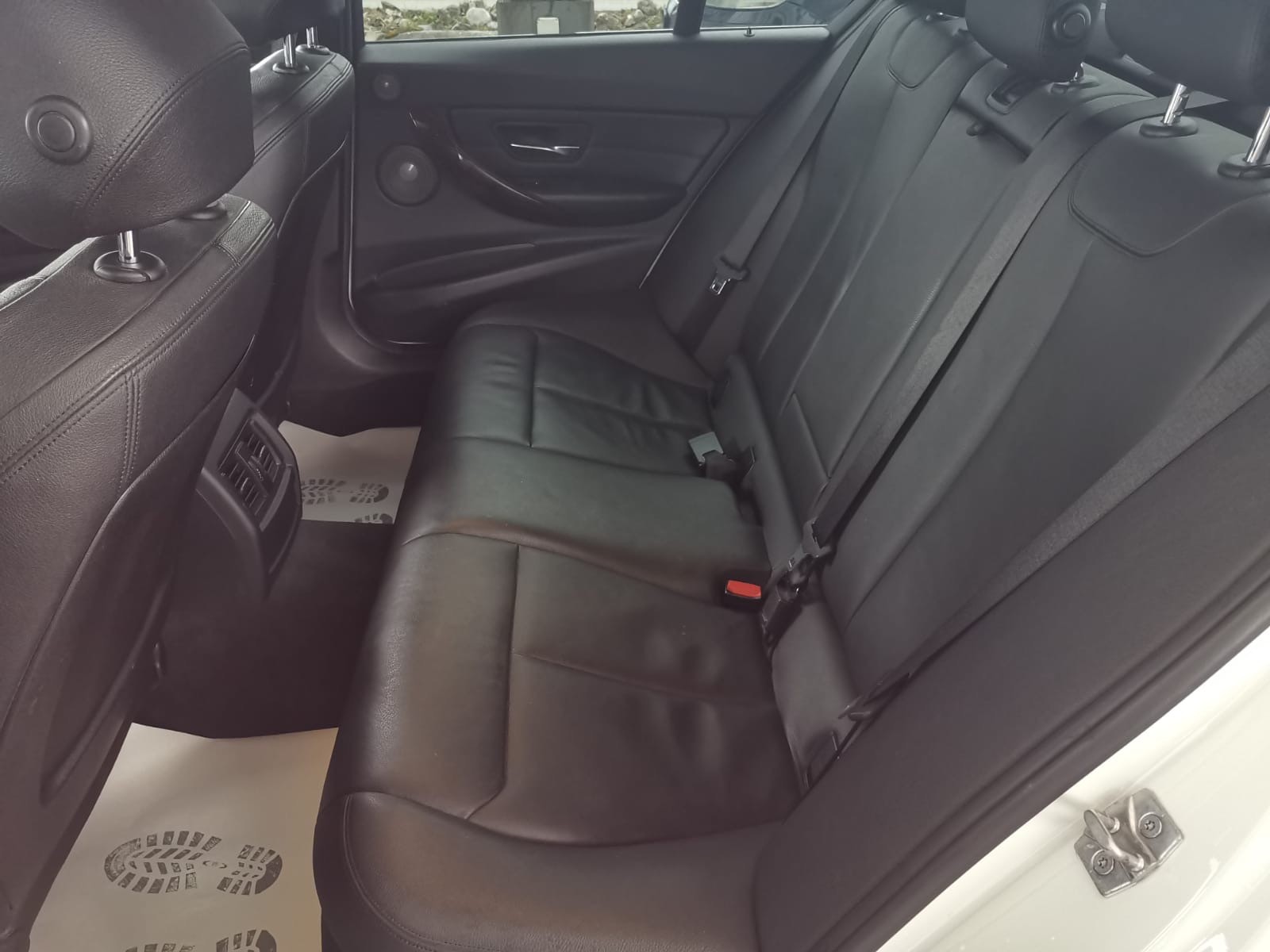 BMW 335i xDrive Touring Modern Line Steptronic-image-13