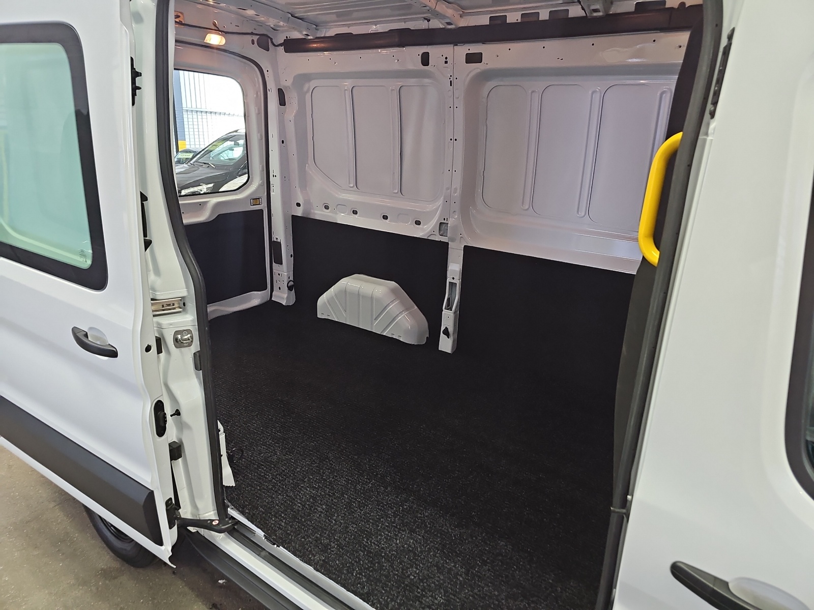 FORD Transit Van 290 L2 Ambiente 2.0 TDCi 105 FWD-image-6