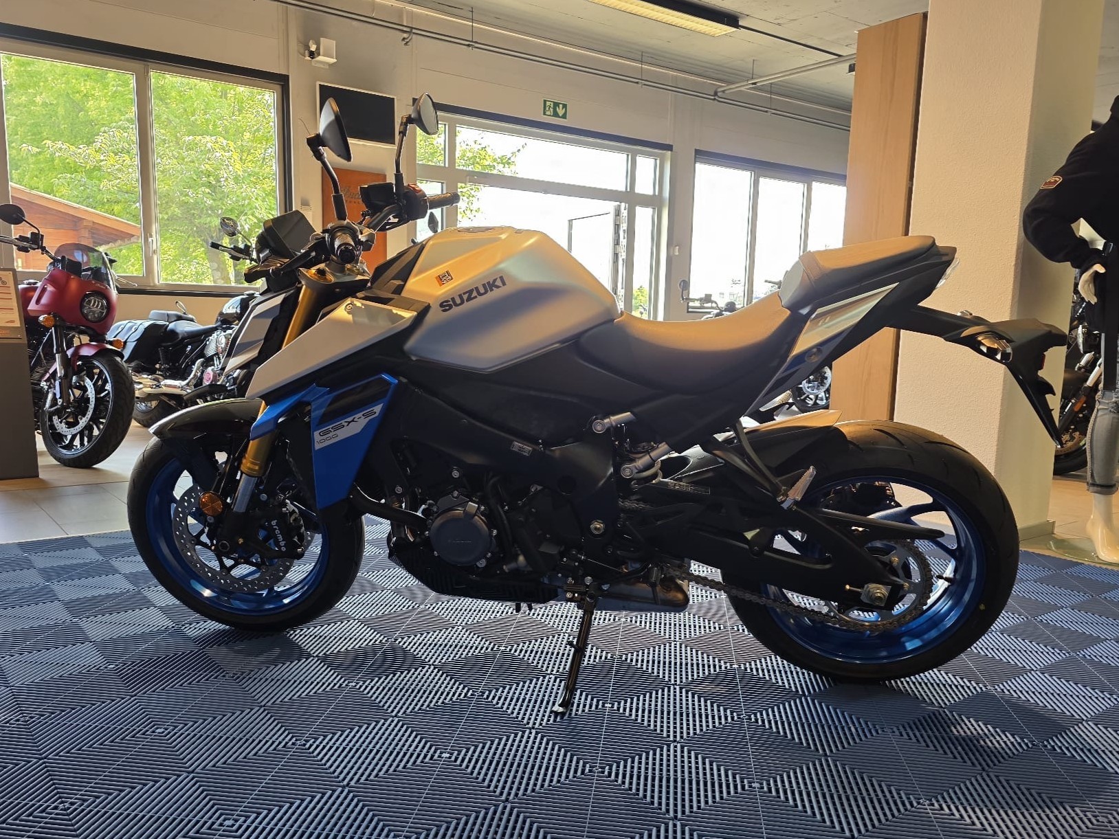 SUZUKI GSX-S 1000-image-4