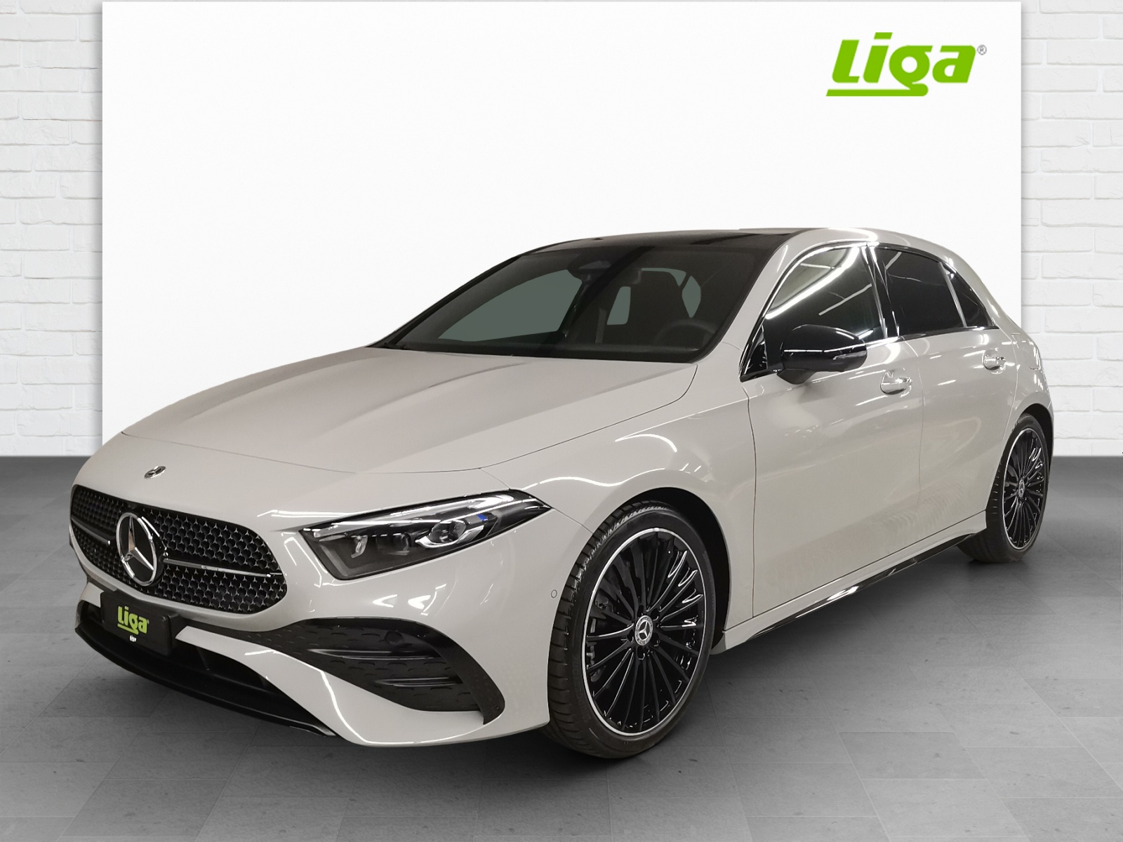 MERCEDES-BENZ A 220 d AMG Line-image-1