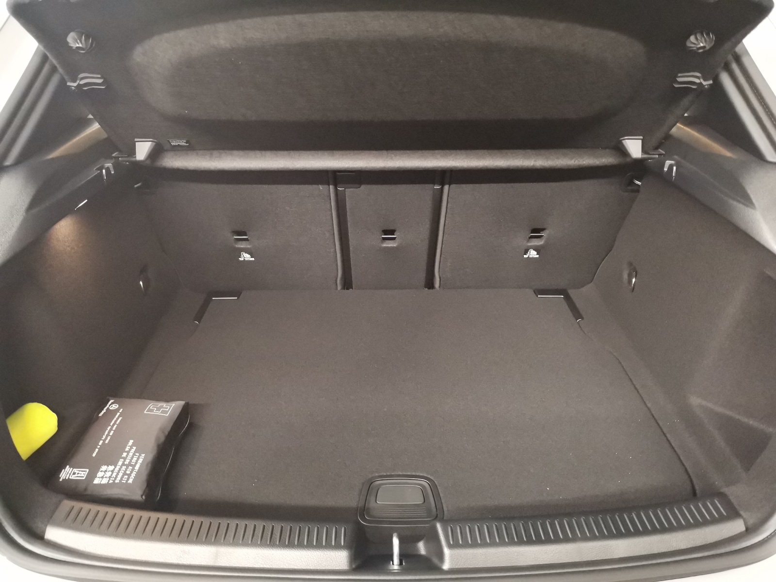 MERCEDES-BENZ A 220 d AMG Line-image-10
