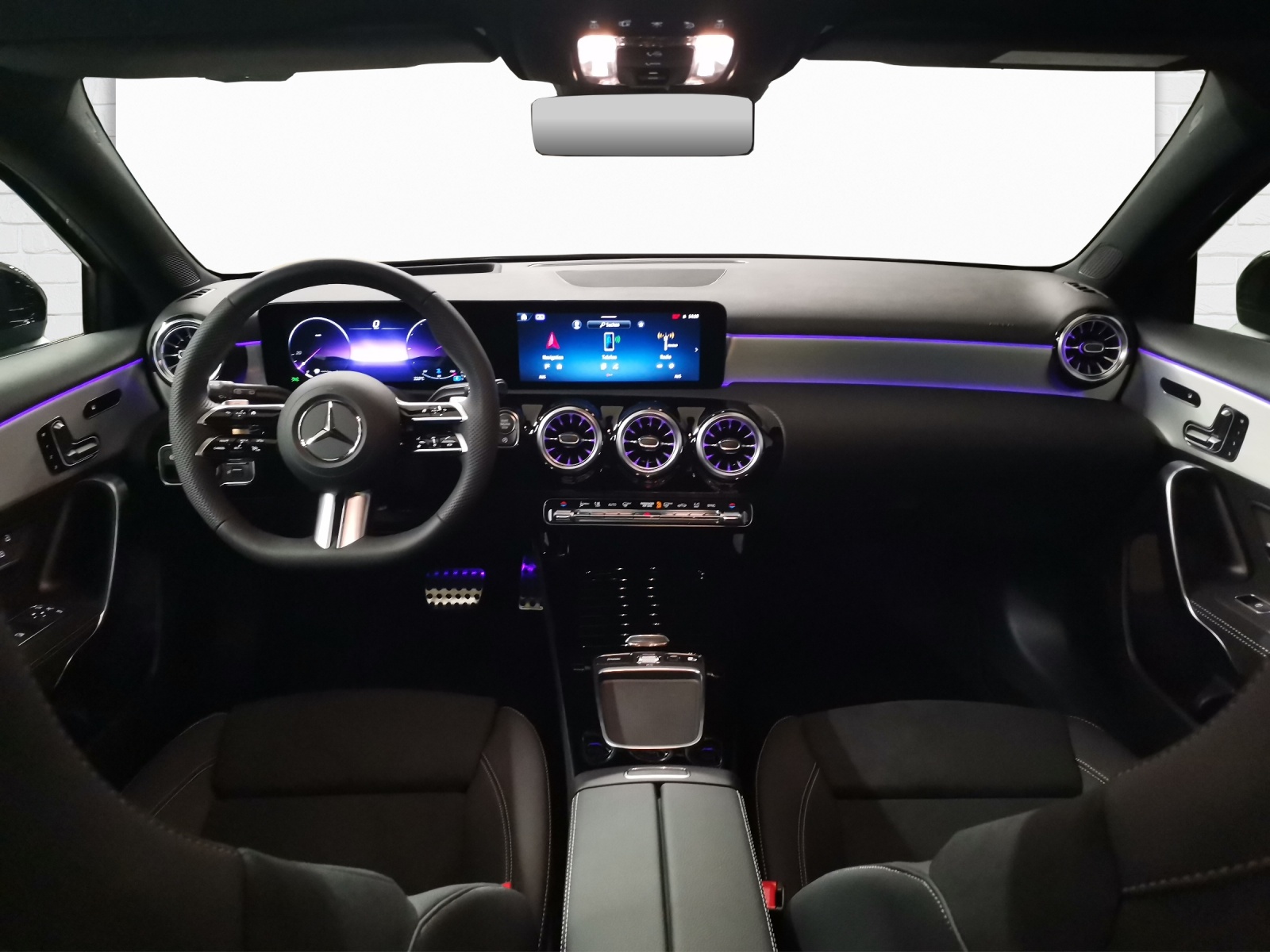MERCEDES-BENZ A 220 d AMG Line-image-7