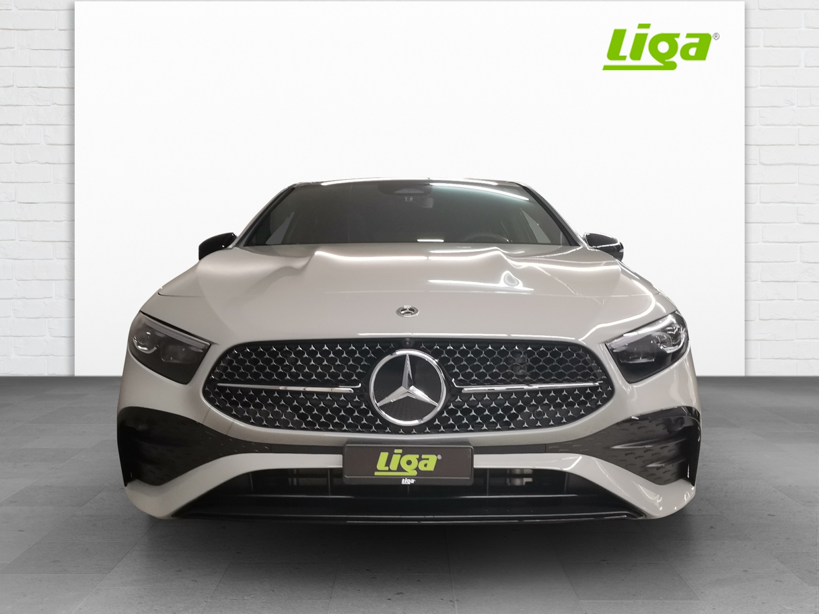 MERCEDES-BENZ A 220 d AMG Line-image-2
