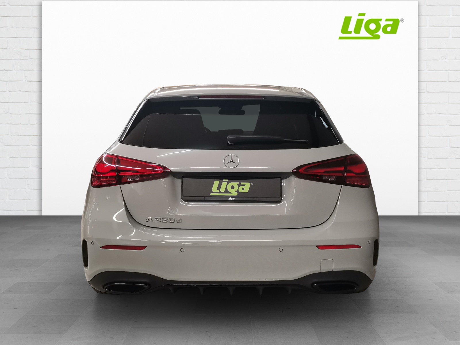 MERCEDES-BENZ A 220 d AMG Line-image-4