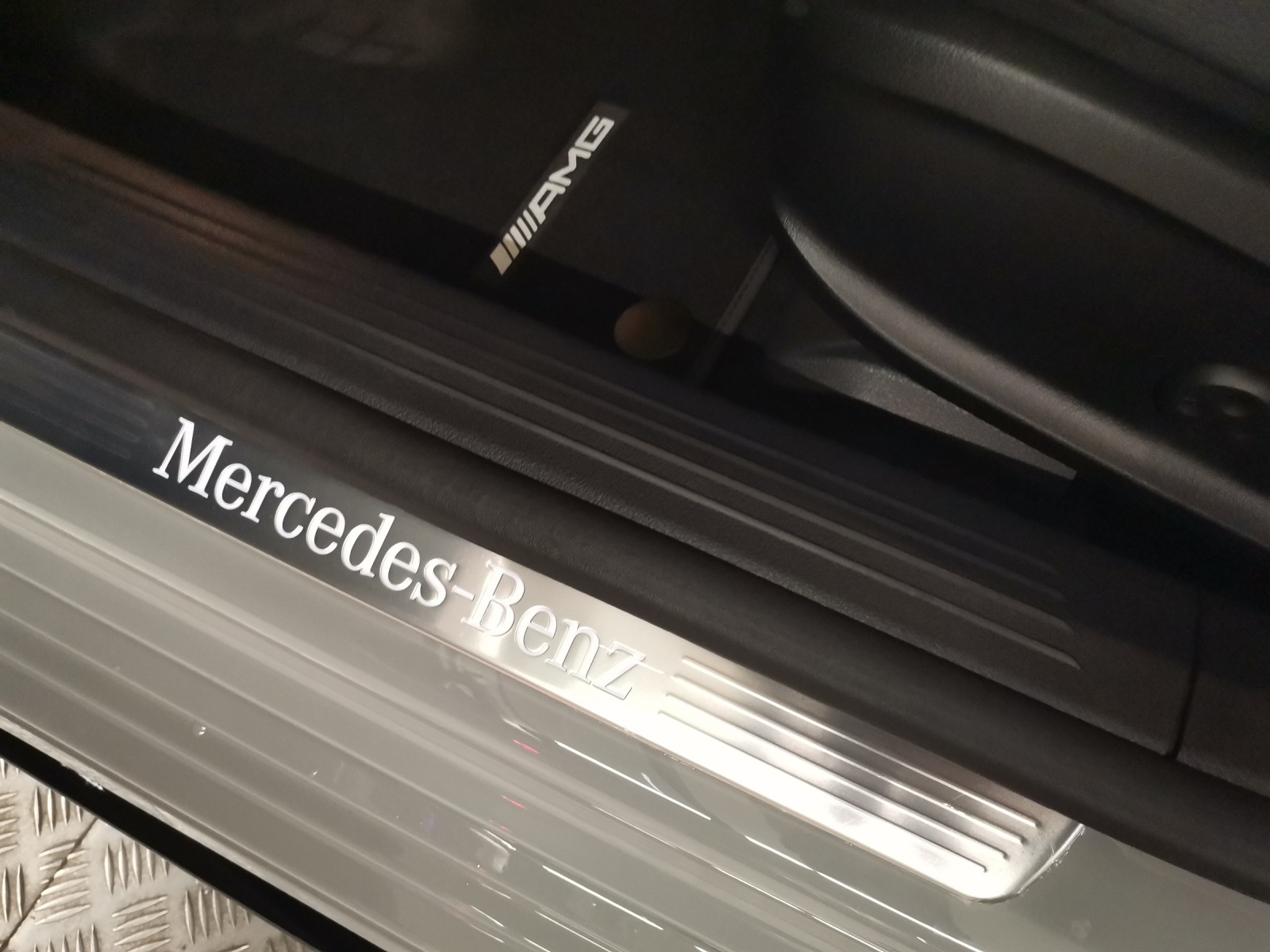 MERCEDES-BENZ A 220 d AMG Line-image-14