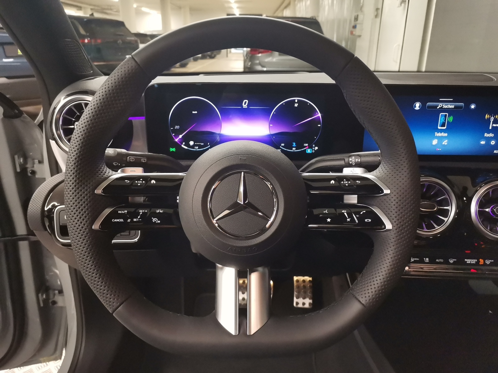 MERCEDES-BENZ A 220 d AMG Line-image-13