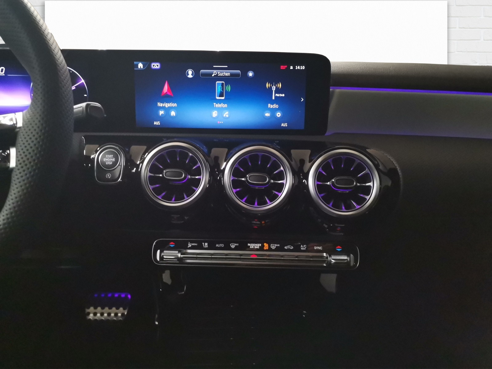 MERCEDES-BENZ A 220 d AMG Line-image-8