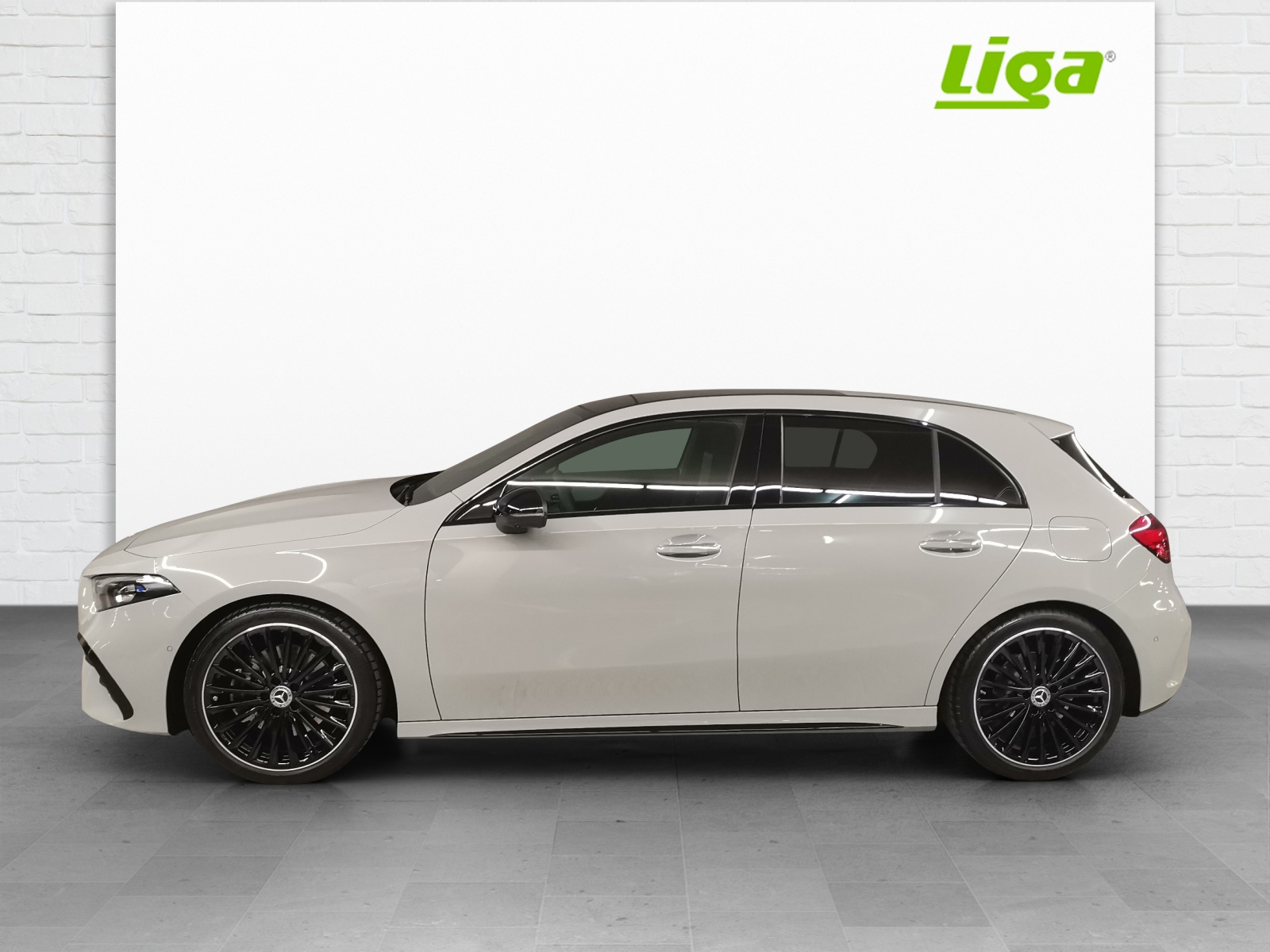 MERCEDES-BENZ A 220 d AMG Line-image-1