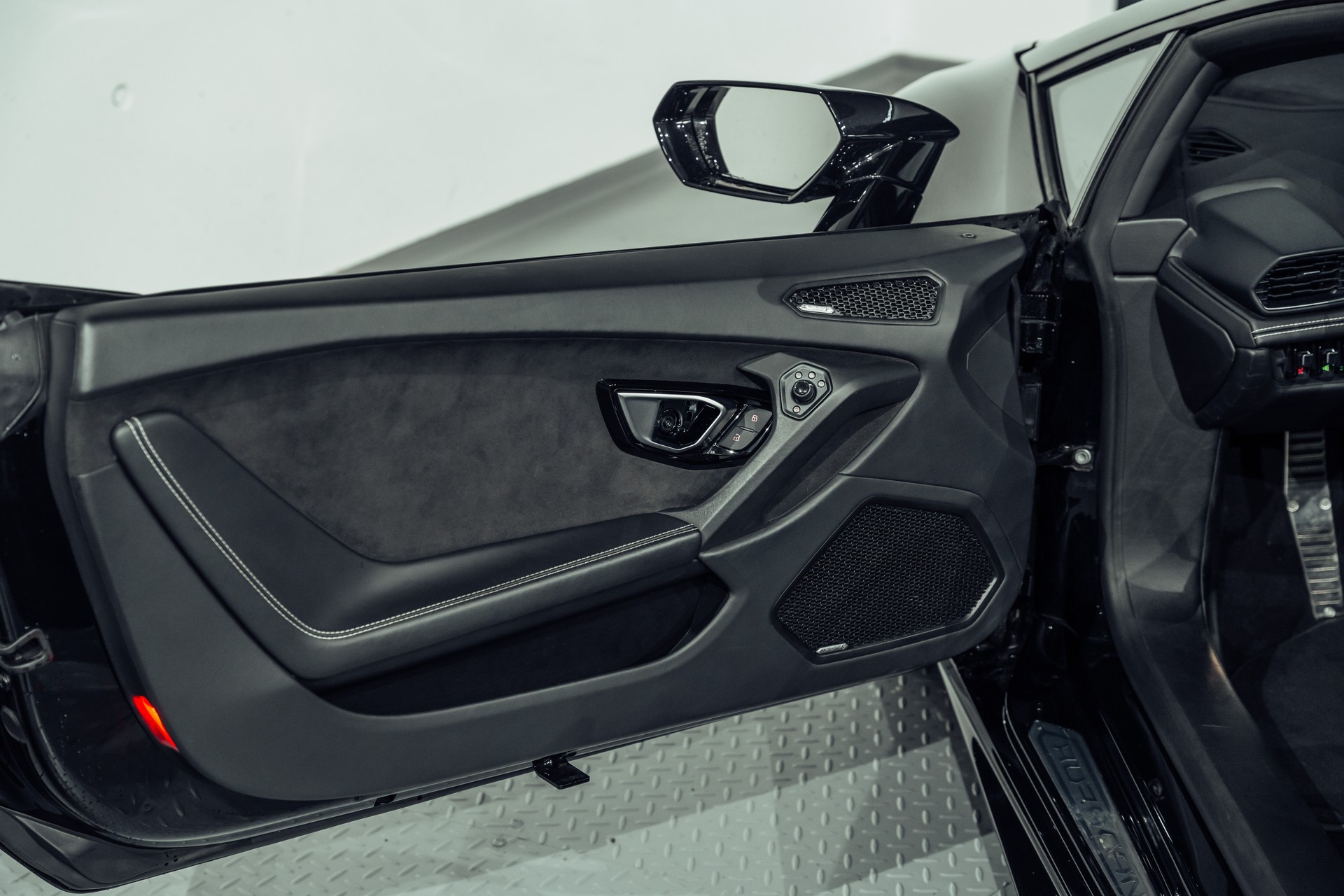LAMBORGHINI Huracan LP610-4 Spyder DCT-image-12